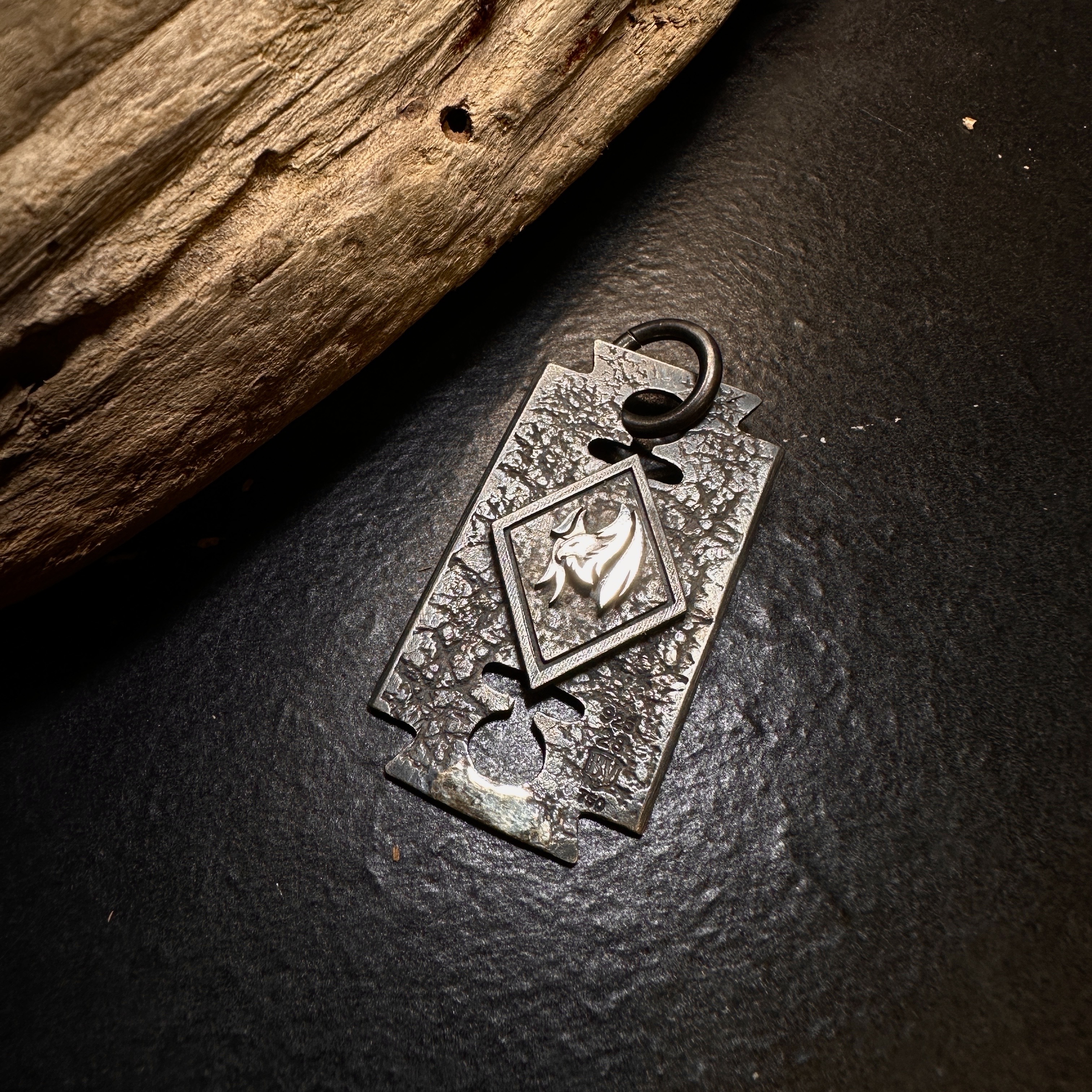 *Black Venom Jewelry- Freedom & Prayer 純銀立體鷹鎏金刀片吊墜