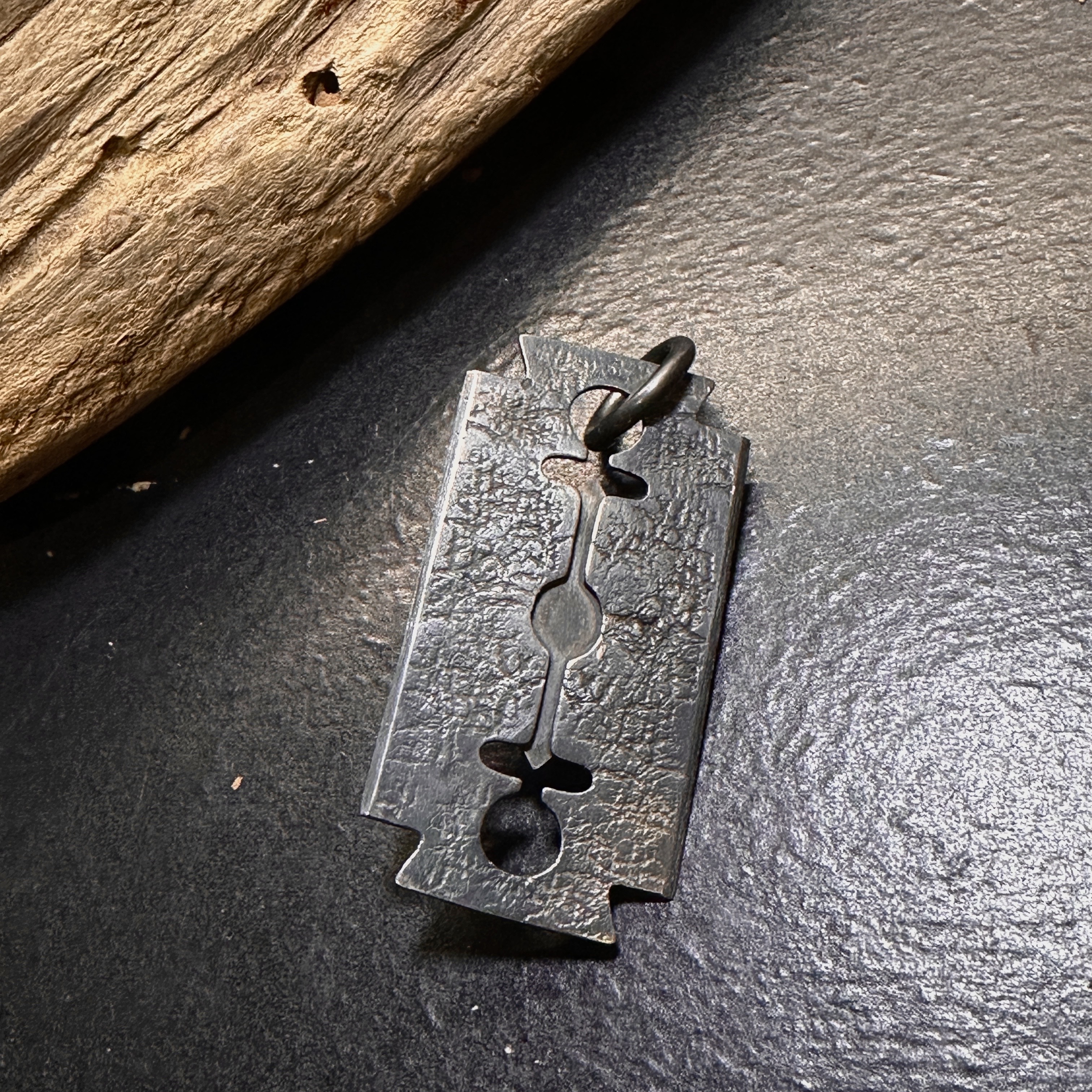 *Black Venom Jewelry- Freedom & Prayer 純銀立體鷹鎏金刀片吊墜