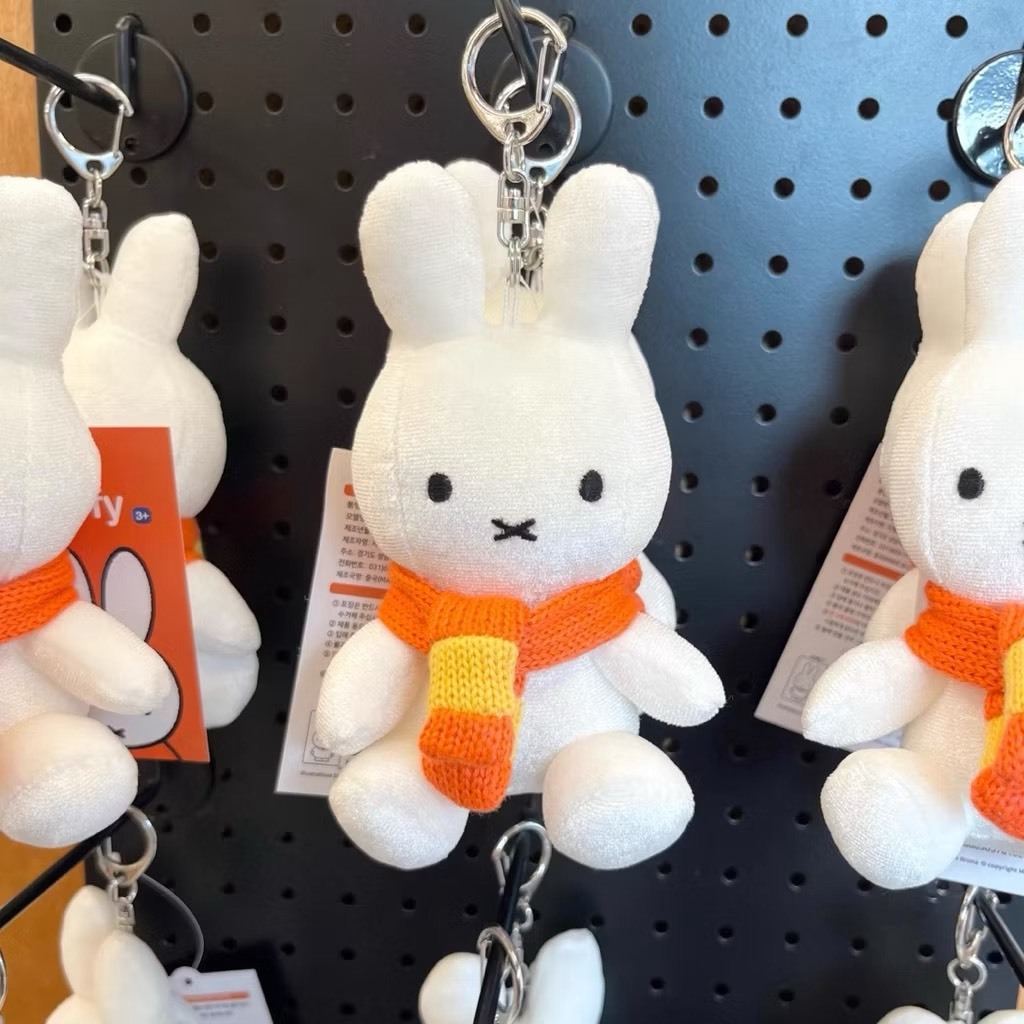 濟州島限定！Miffy 米菲 冬日圍巾系列 坐姿圍巾米菲 毛絨玩偶吊飾