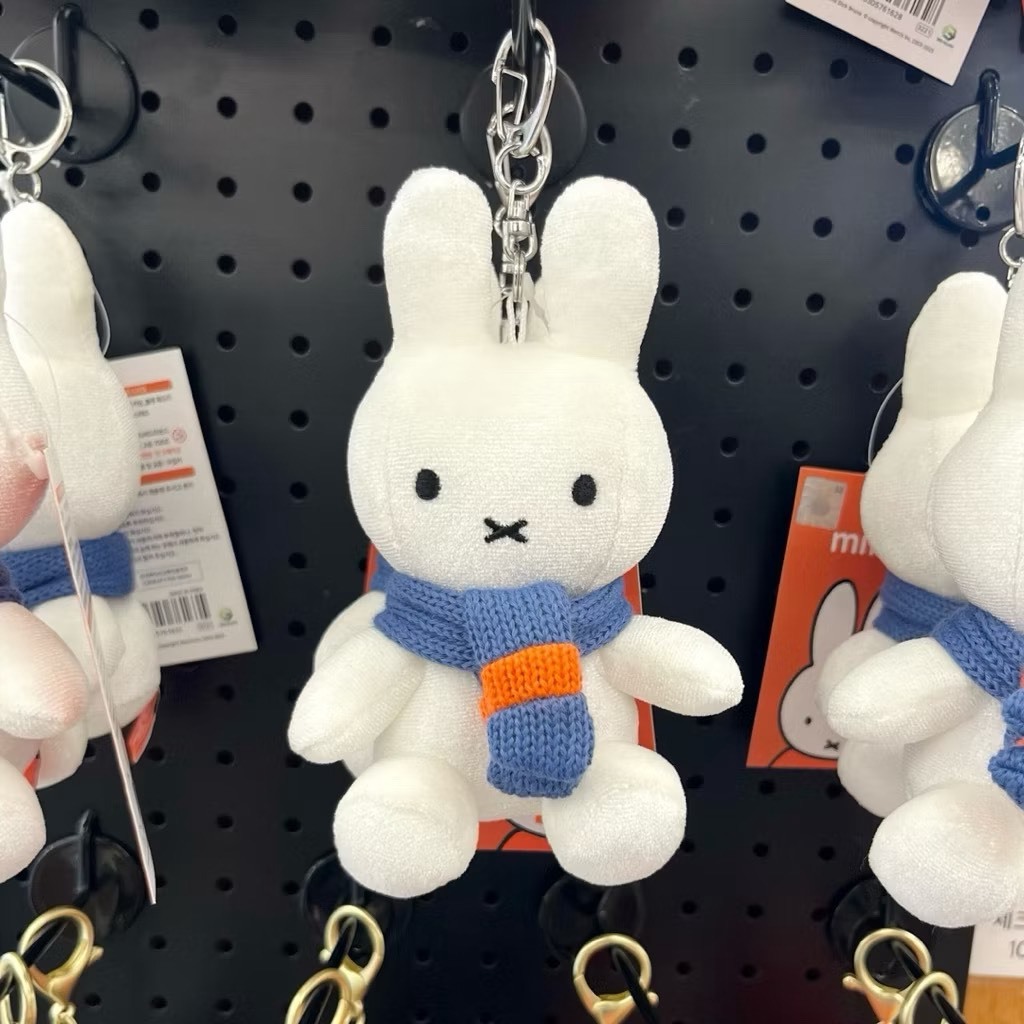 濟州島限定！Miffy 米菲 冬日圍巾系列 坐姿圍巾米菲 毛絨玩偶吊飾