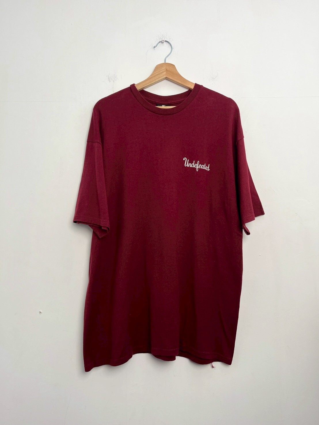 UNDEFEATED WRITING SHIRT SIZE XL