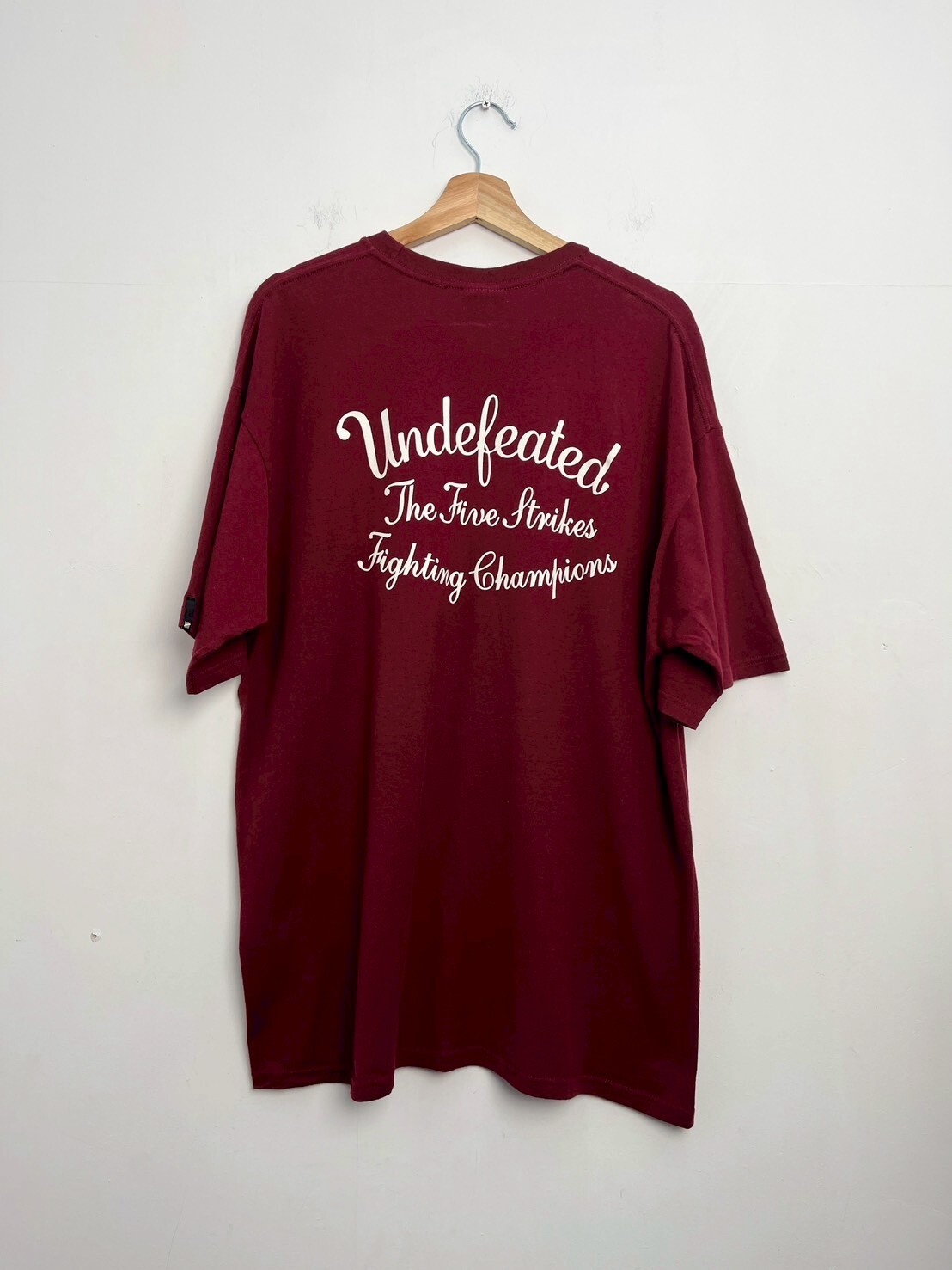 UNDEFEATED WRITING SHIRT SIZE XL