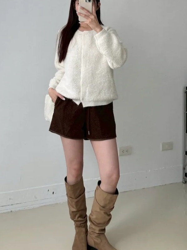 買衣送包！附小包包排釦圓領針織毛衣