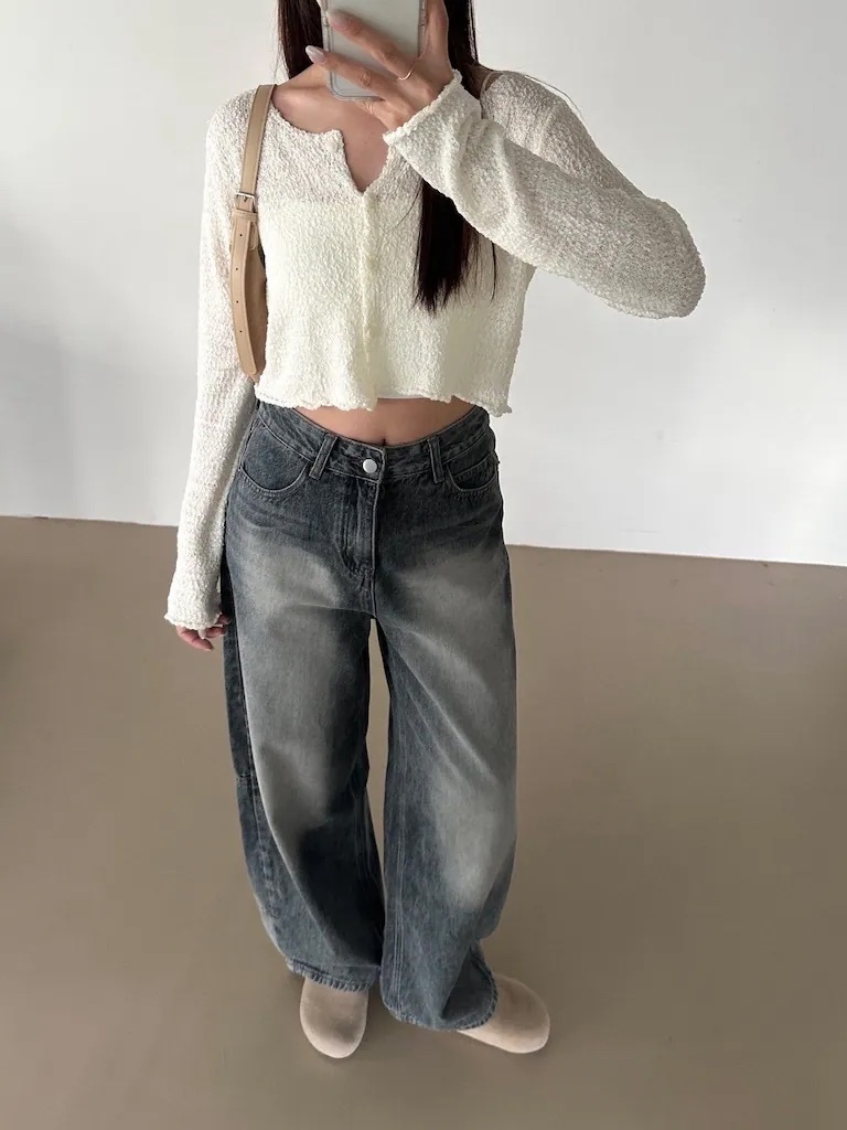 小顆粒感圓領排釦針織上衣