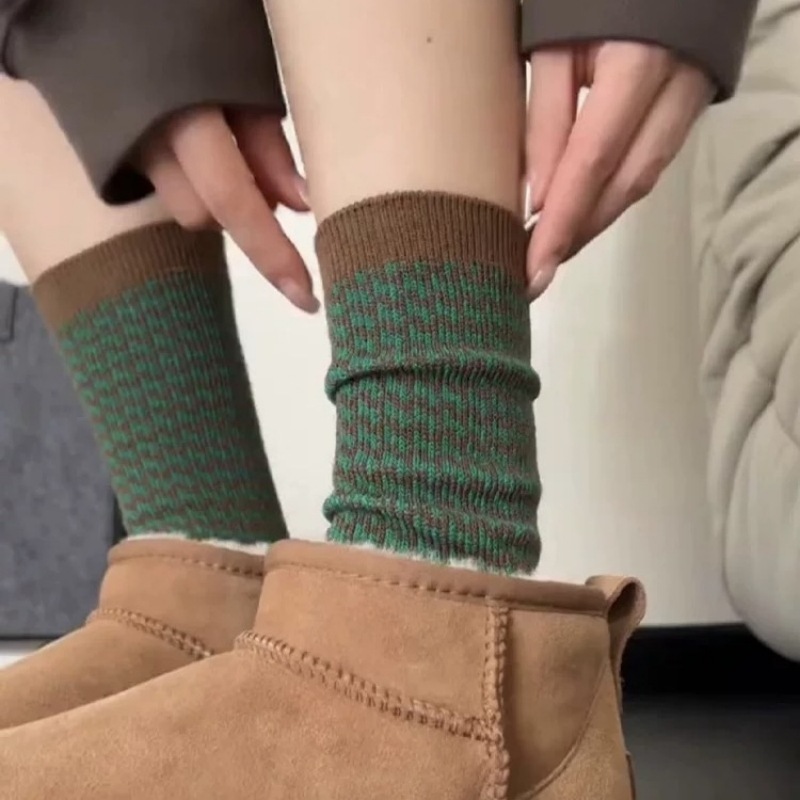 【任選兩雙$150】《6562》♾️復古千鳥格個性設計中筒襪