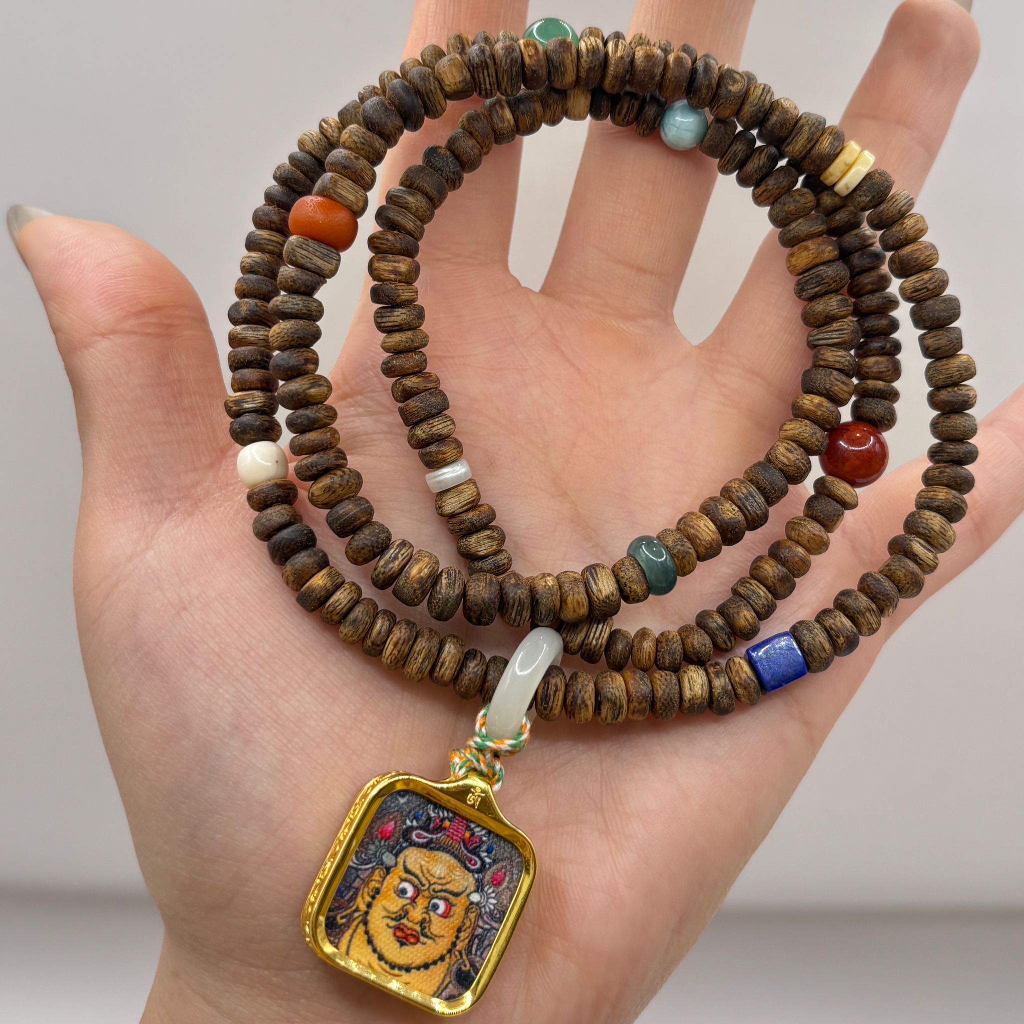 AB260205-S31-黑棋沉香多寶配和田玉黃財神唐卡多圈(一物一證書)(已包集體龍虎山開光，4月頭到貨，只限尖沙咀門店自取）