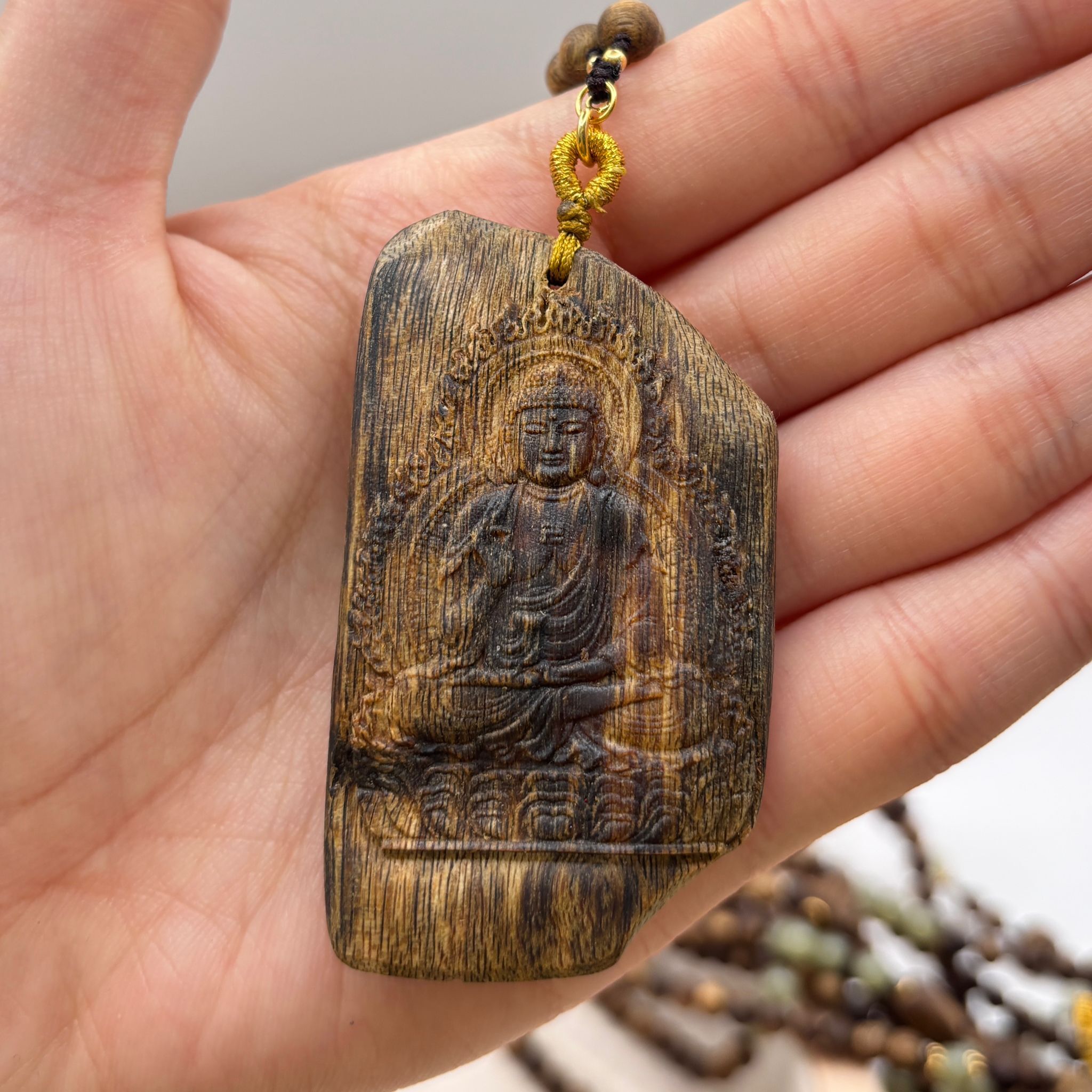 AB260205-S80-黑棋沉香八大守護神雕刻牌吊墜 - 狗、豬：阿彌陀佛(一物一證書) （天然沉香形態不一）(已包集體龍虎山開光，4月頭到貨，只限尖沙咀門店自取）