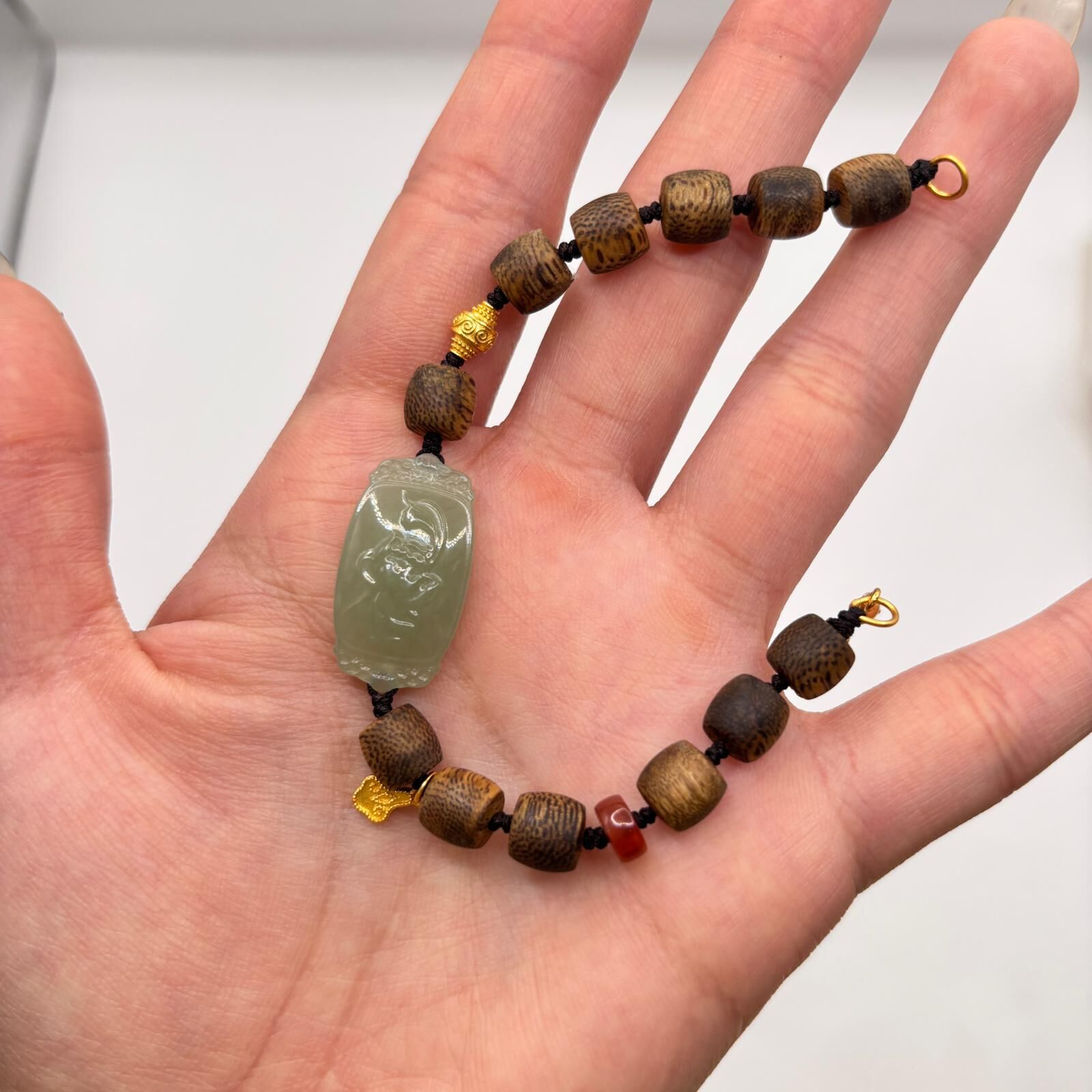 AB260205-S16-99沉黑棋沉香和田玉配南紅鼓珠單圈(已包集體龍虎山開光，4月頭到貨，只限尖沙咀門店自取）