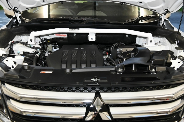 COLT SPEED 引擎室拉桿 ECLIPSE CROSS