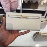[S] MICHAEL KORS LT CREAM 35S5G2ZE3L CARSON LEATHER LG SNAP WALLET, 197853705579 (SMK1381)