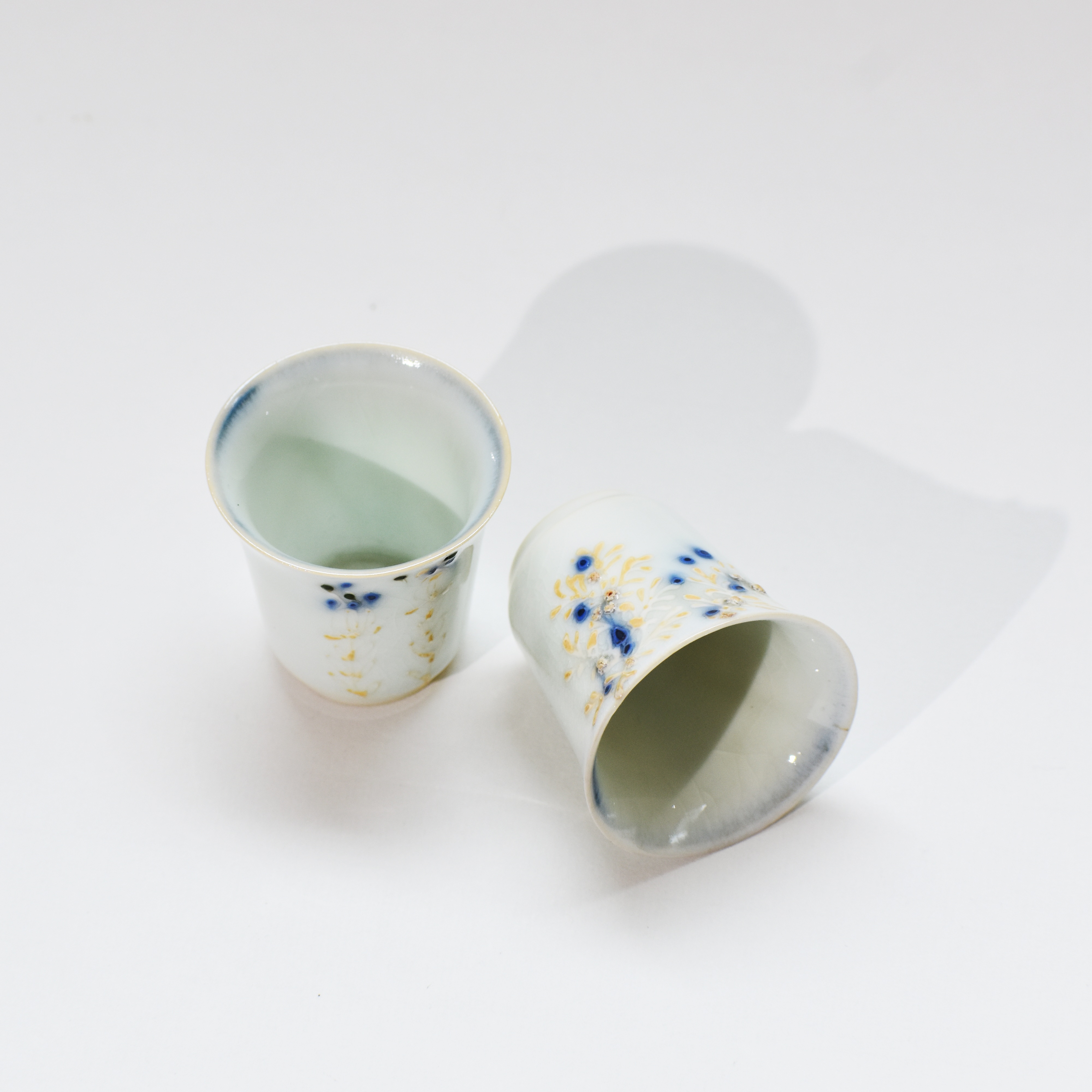 陶藝家 欒波 窯火共生 · 手繪薄胎白瓷對杯