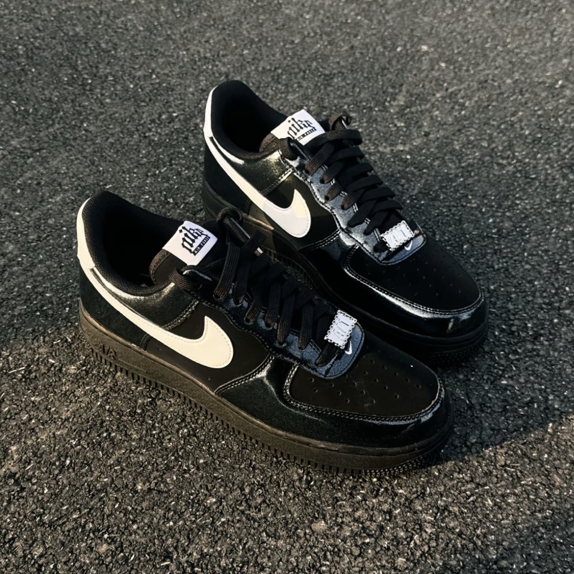 NIKE AIR FORCE 1 07 LV8 黑底白鉤 漆皮 拼接 黑武士 金屬裝飾 休閒鞋 男鞋 IB6843-001