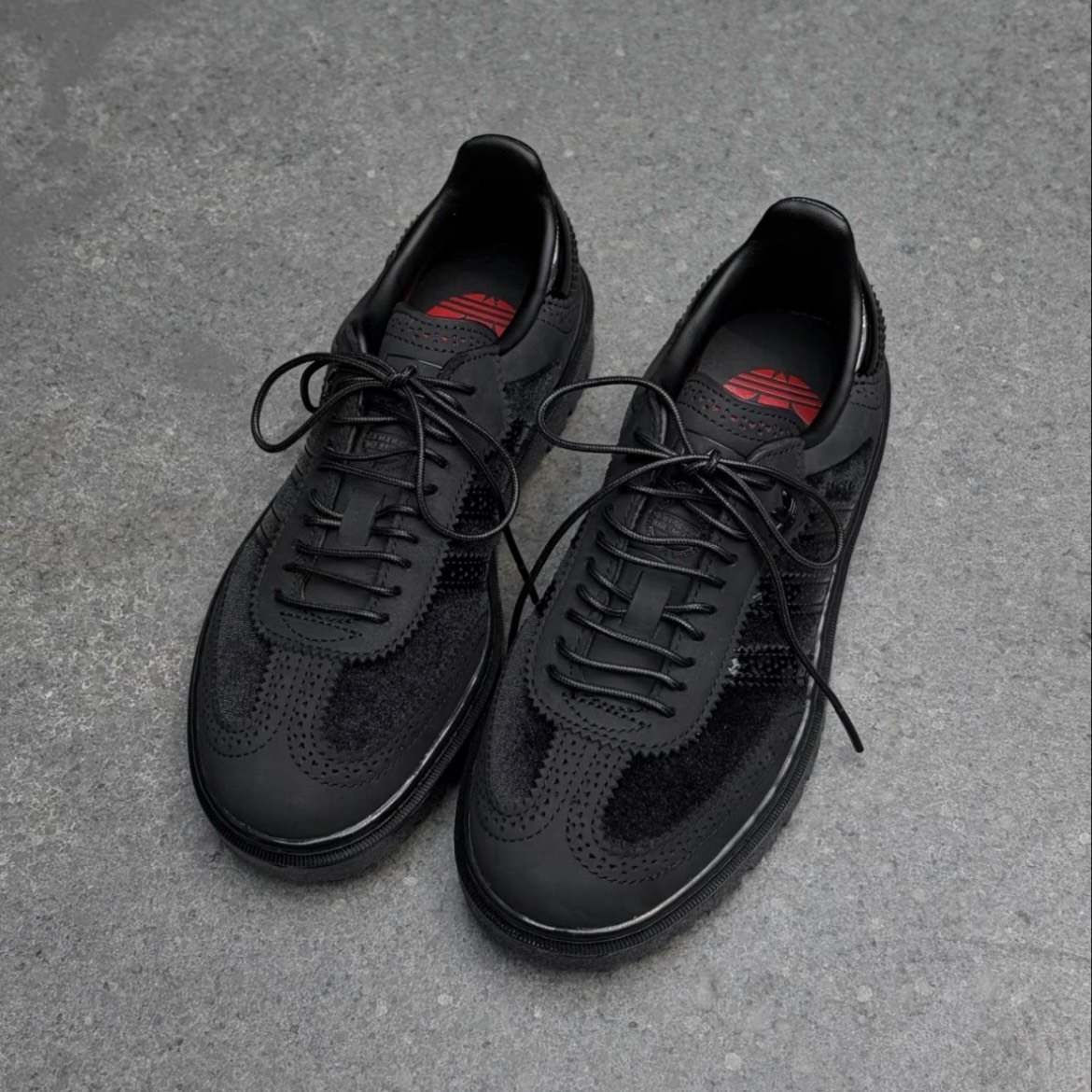 【代購】adidas Originals Samba WTR V-Day 情人節限定黑魂版｜拼接 防滑機能膠底 復古低幫休閒鞋 男女同款｜KJ4306