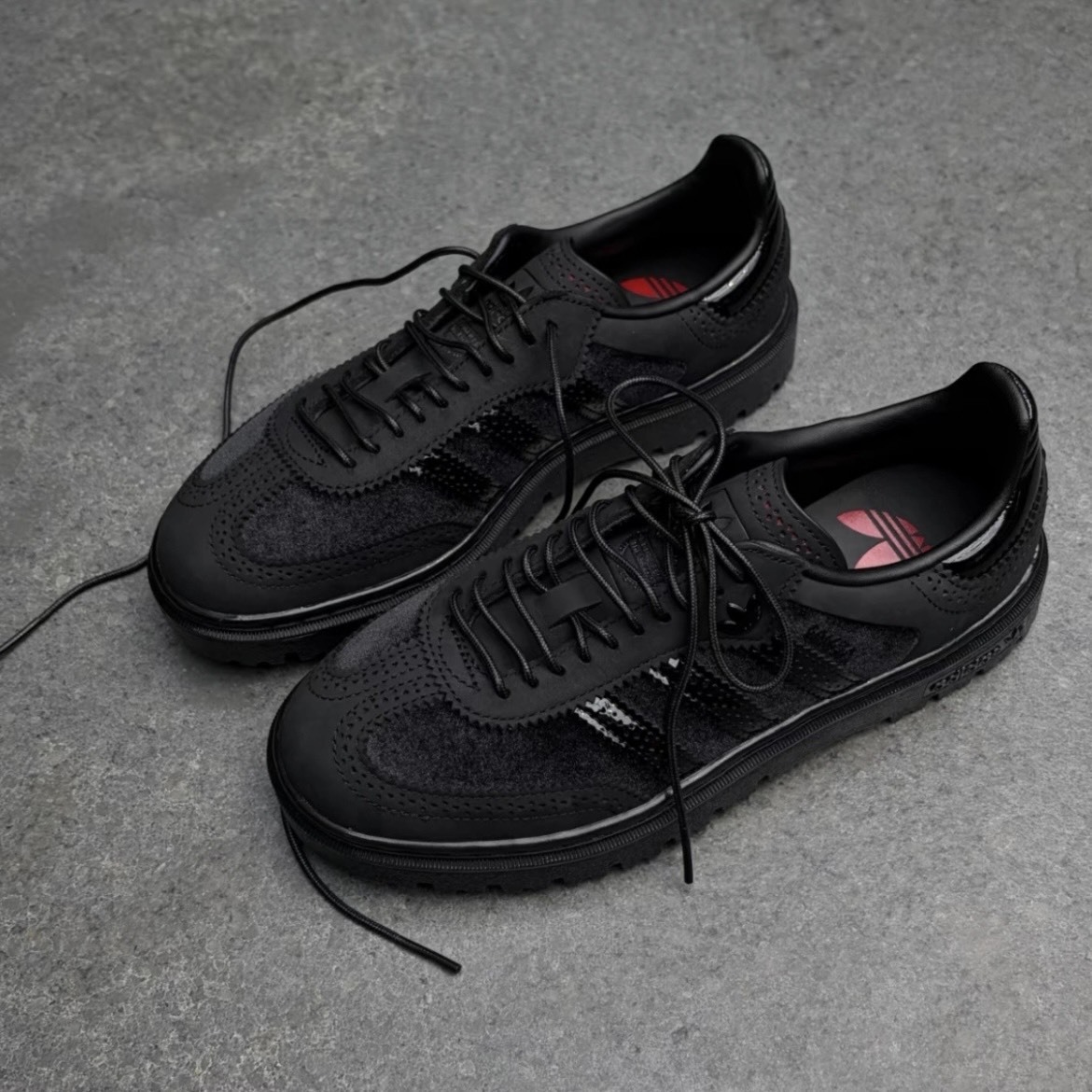 【代購】adidas Originals Samba WTR V-Day 情人節限定黑魂版｜拼接 防滑機能膠底 復古低幫休閒鞋 男女同款｜KJ4306