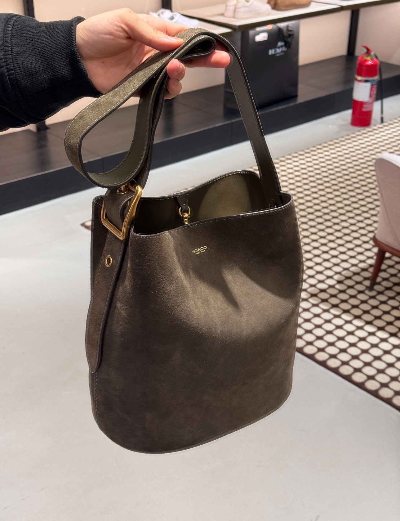 【 預購 】美國 COACH Bleecker 麂皮抹茶綠水桶包