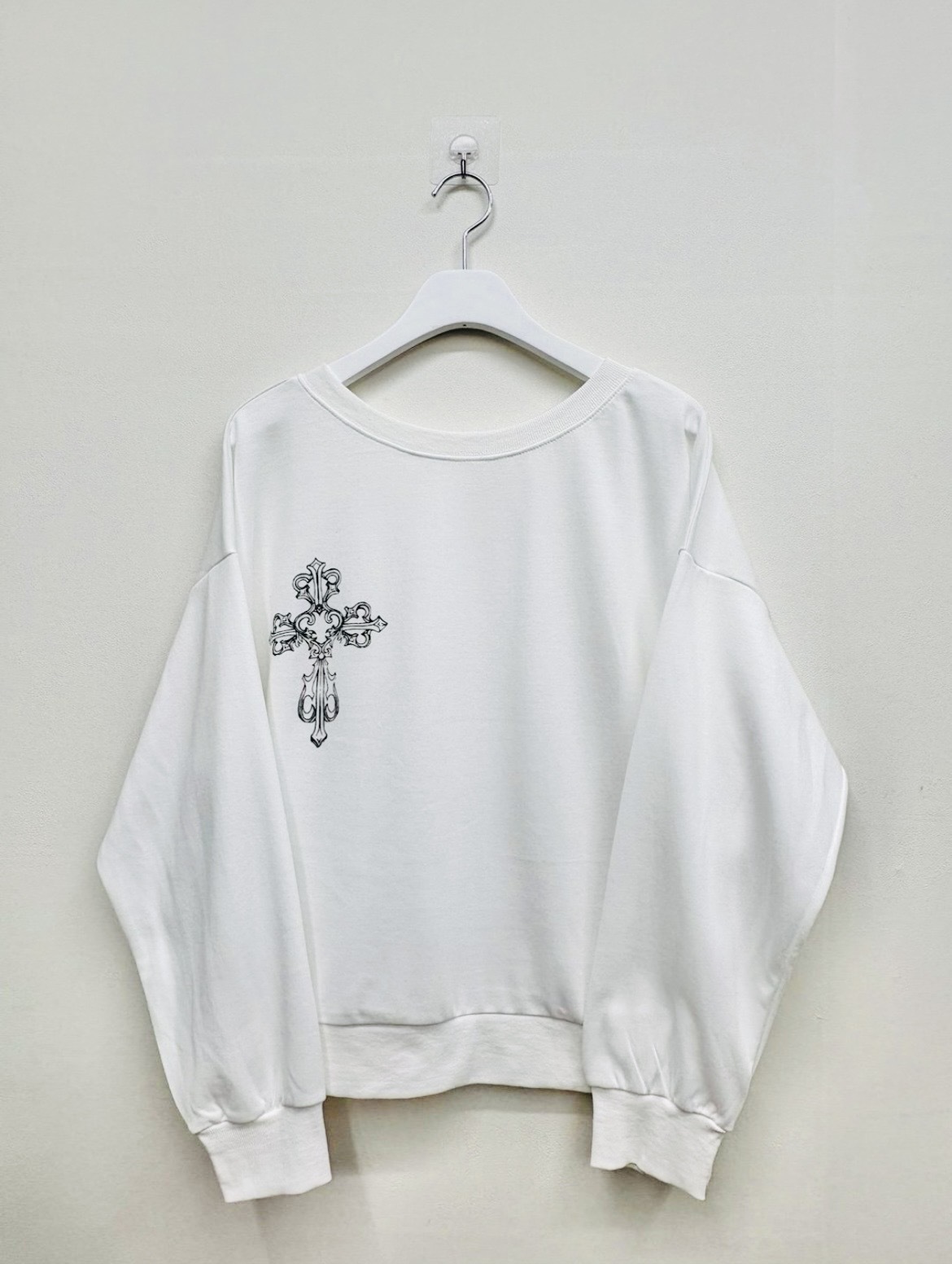 可斜肩圖騰十字架薄衛衣