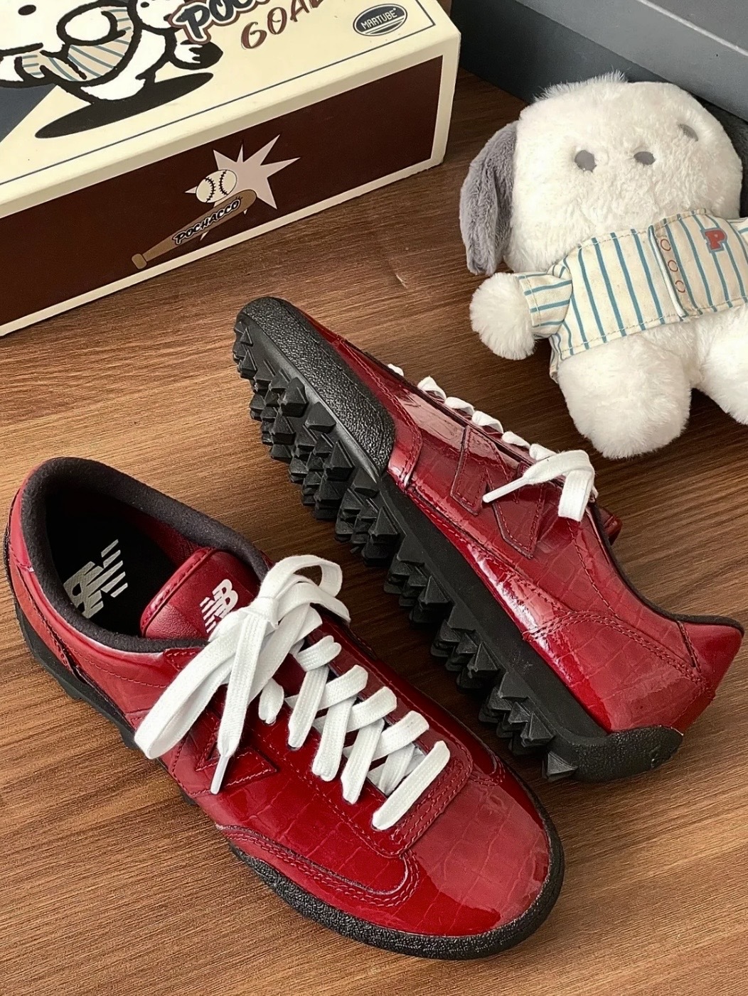 NEW BALANCE GATOR RUN 亮面漆皮薄底鞋 勃根地紅