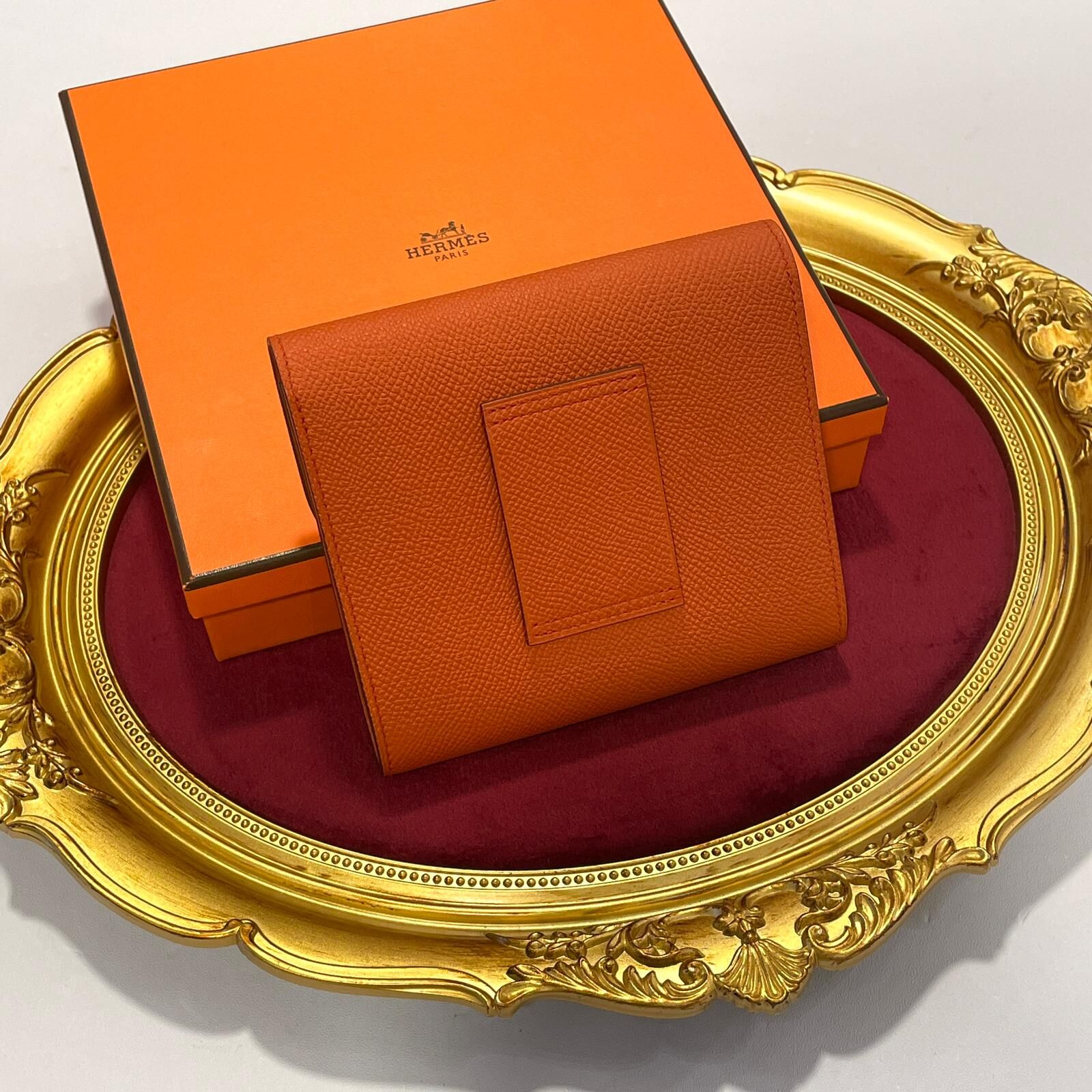 DISPAY~未使用品CONSTANCE SLIM  WALLET  Y刻  R1/TERRE BATTUE EPSOM 紅土色/粉色琺瑯扣 #香榭站正品