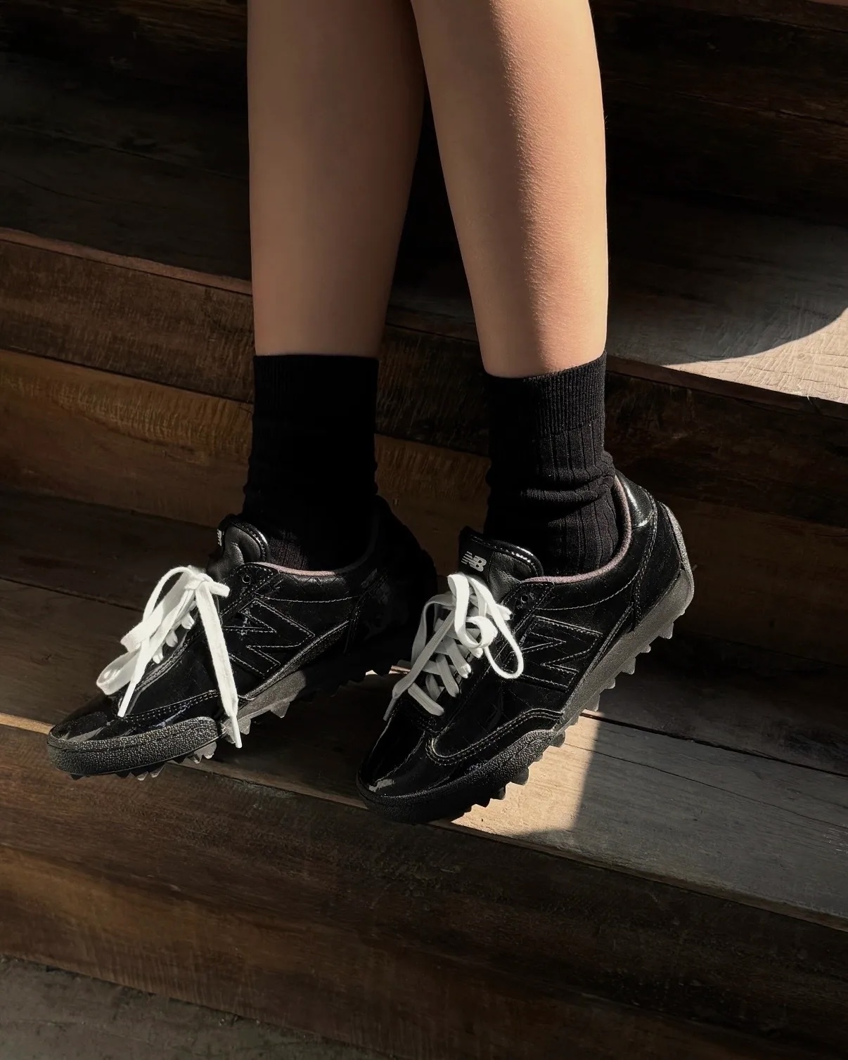 NEW BALANCE GATOR RUN 亮面漆皮薄底鞋 曜石黑