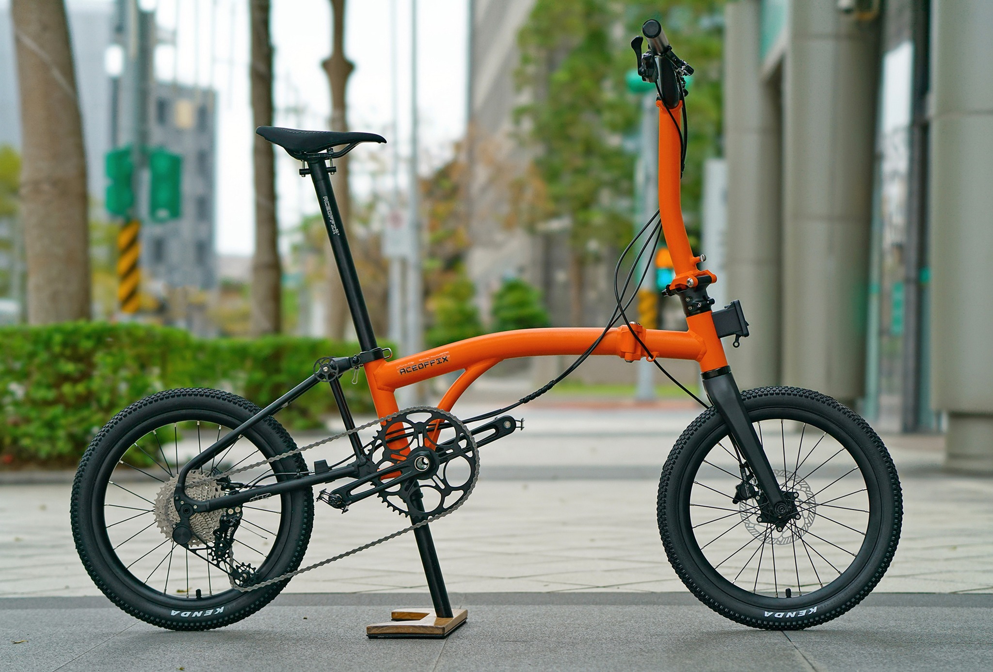 18" 355 ACEOFFIX D10 油壓碟剎 三摺車