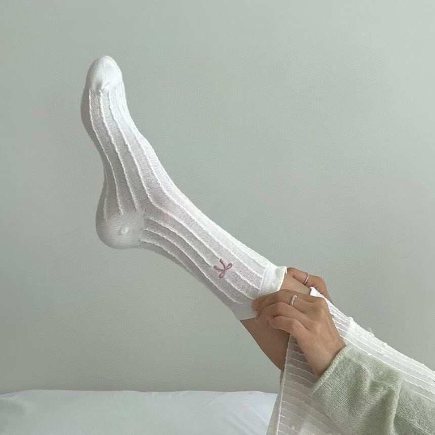 kikiya 蝴蝶結刺繡木耳邊中筒襪(特)