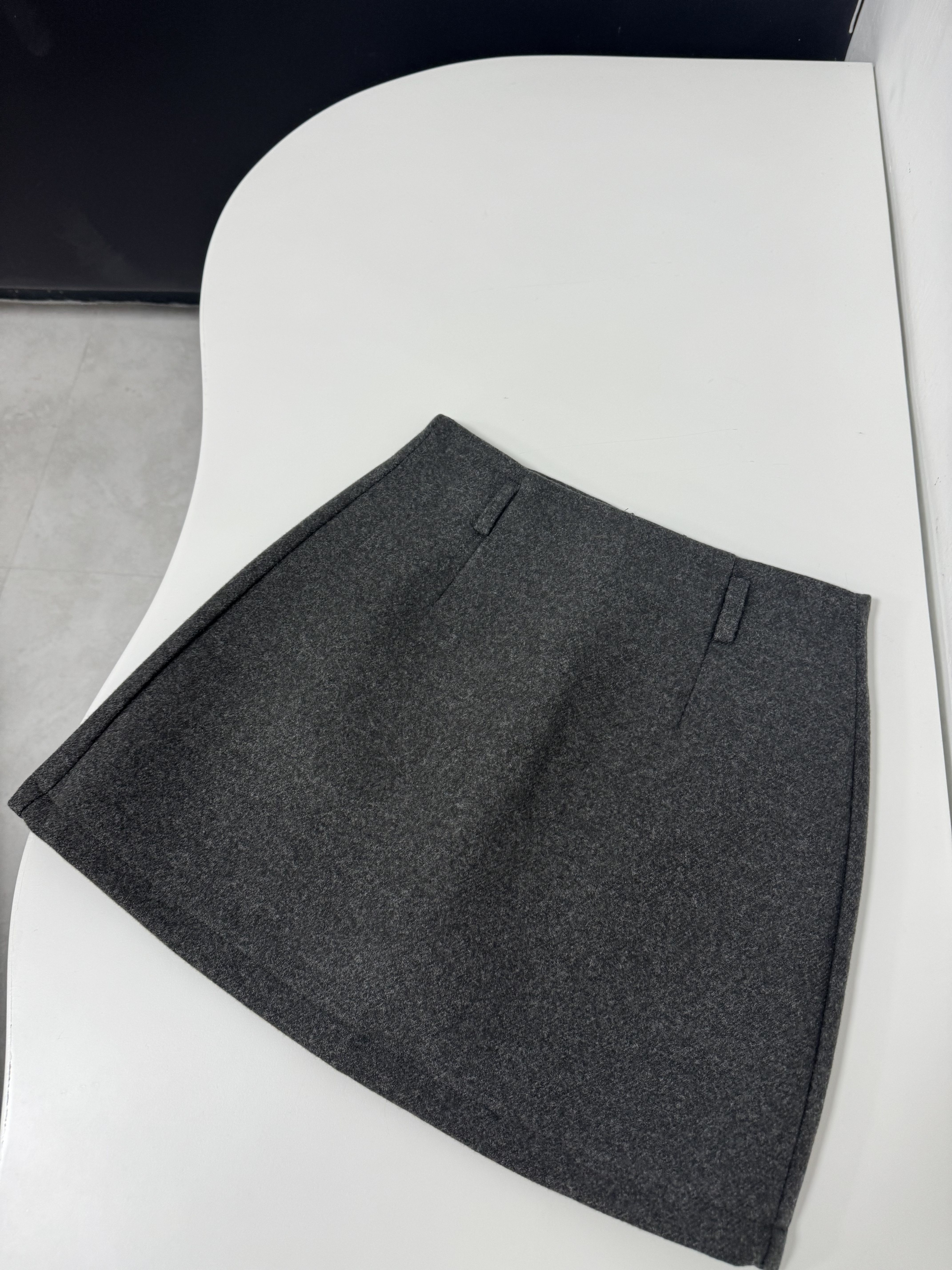 簡約風淺灰挺身絨面短裙🩶