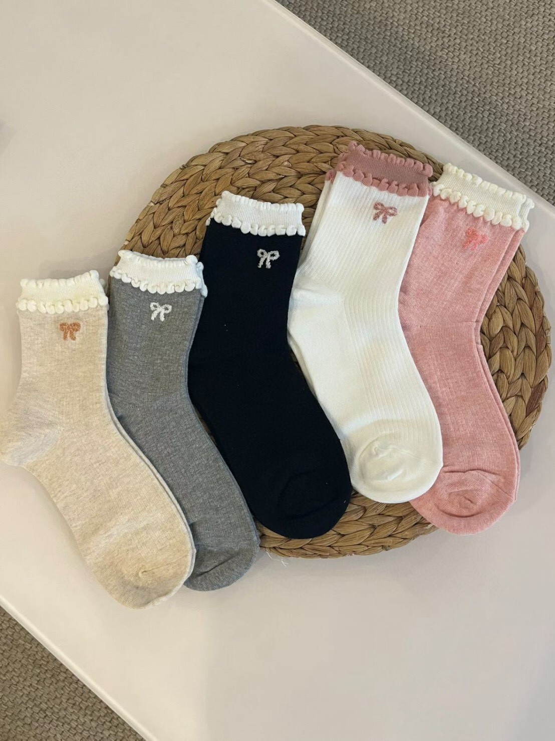 vivid 芭蕾風木耳邊中筒襪(特)