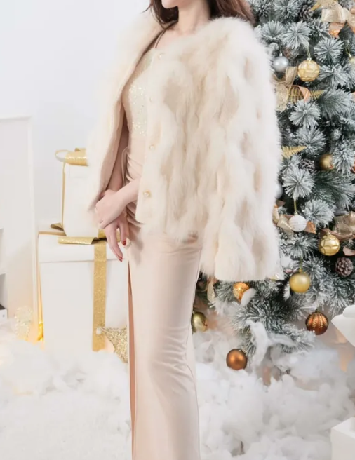 白狐毛格紋拼接珍珠釦皮草外套（杏色均碼）