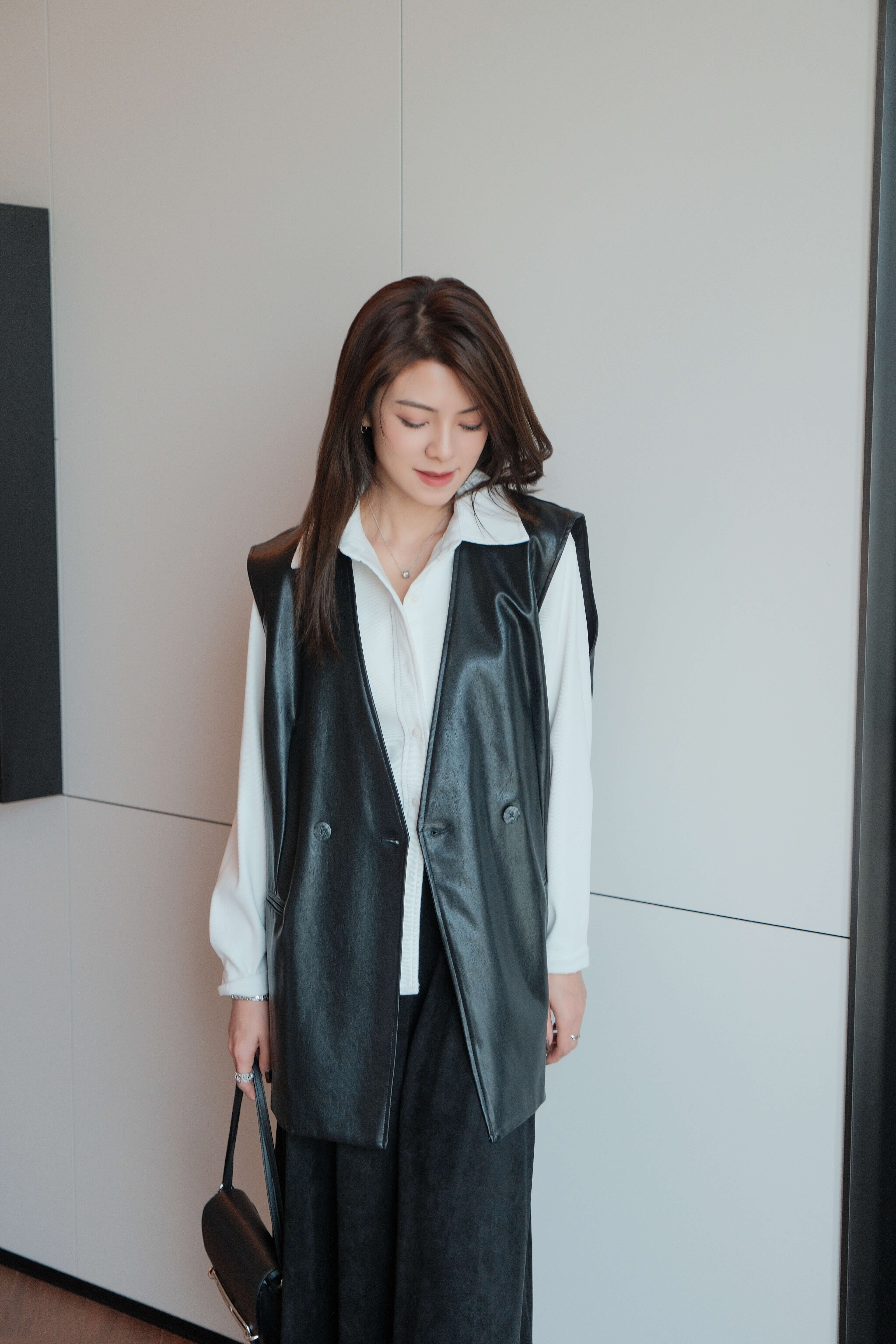 Faux-Leather Oversized Long Gilet_JK2410L10