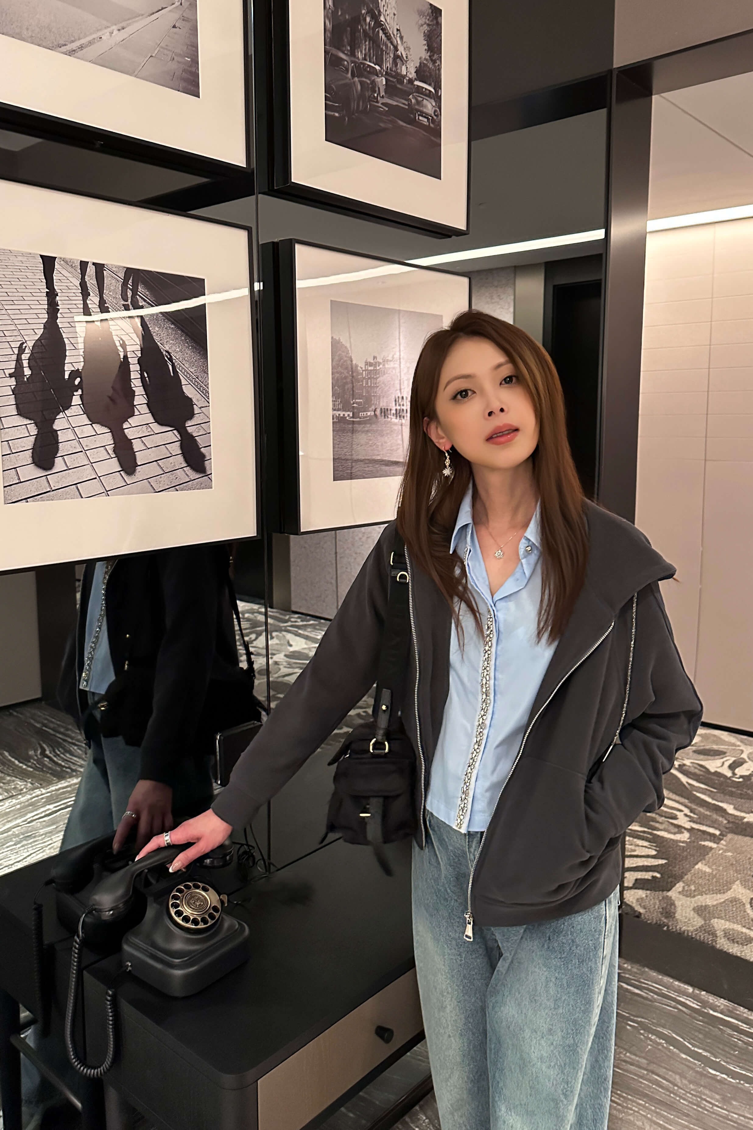 Crystal-Embellished Boxy Crop Shirt_SH2512L37