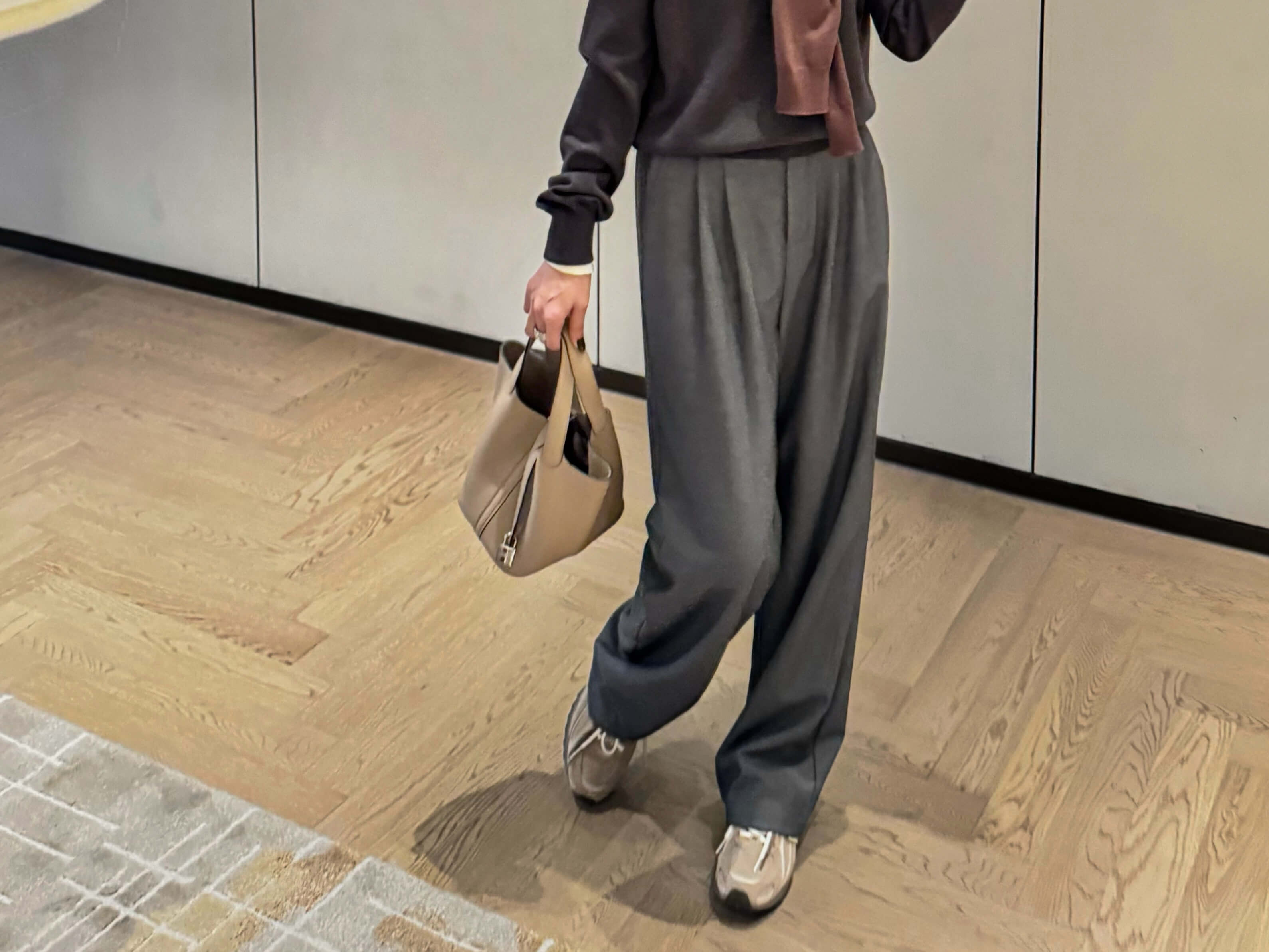 Pleated Viscose-Blend Straight Leg Pants_PT2412L11B