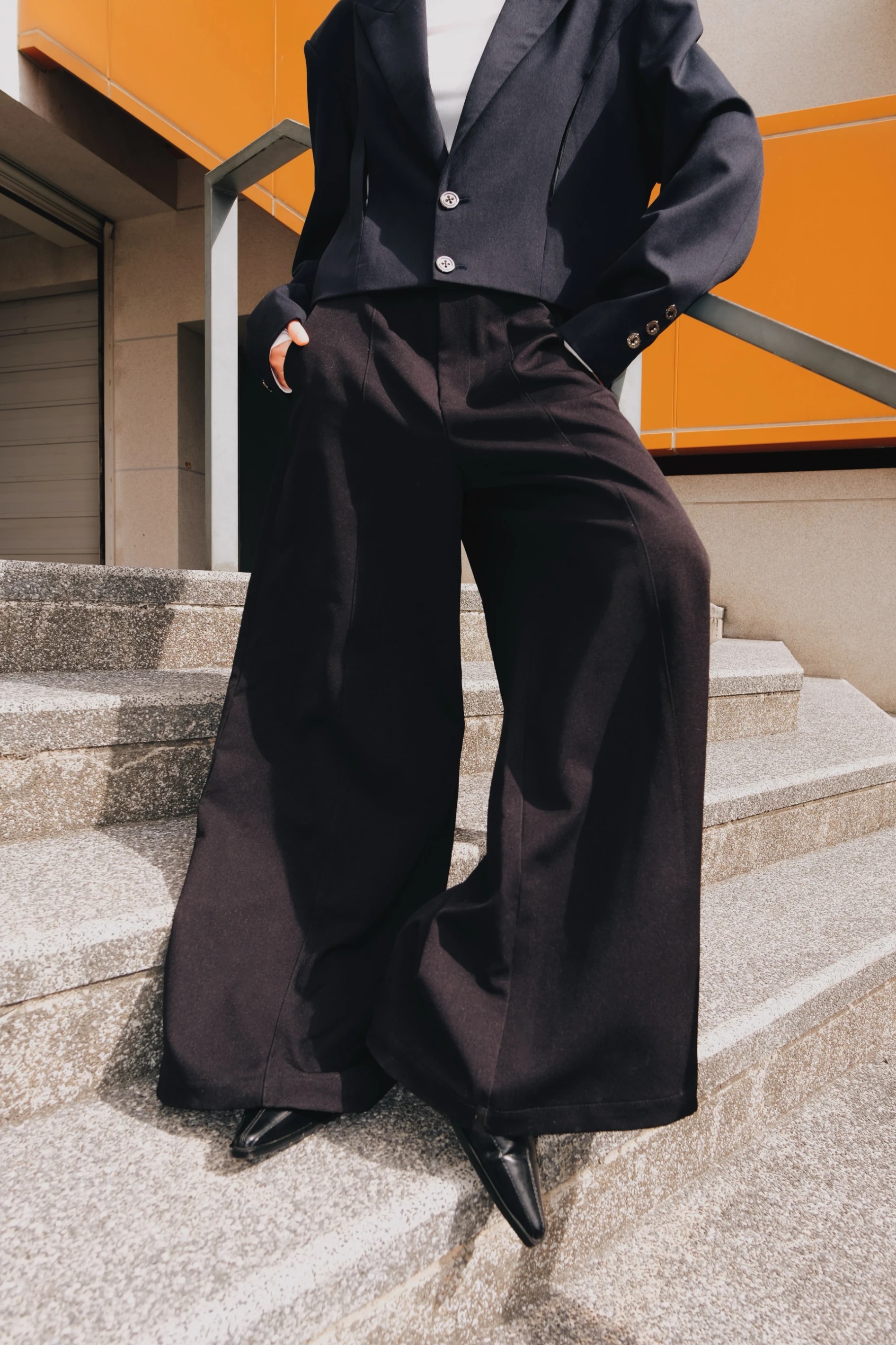KOZ｜Frame Cut Wide Leg Pants