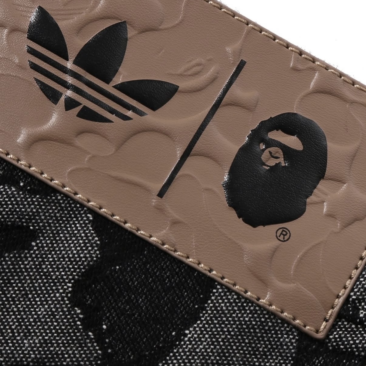 -(B3c01)-A BATHING APE BAPE X ADIDAS CAMO  SHARK 迷彩 猿人頭壓紋 牛仔 單寧 短褲-KF4917