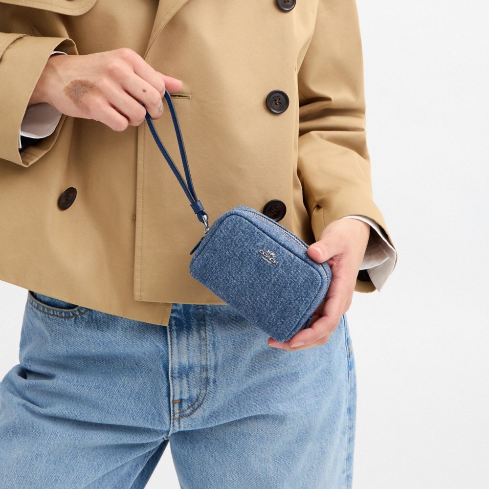 【Coach Outlet】Pouch Wristlet  丹寧