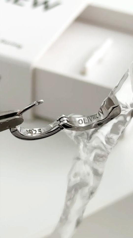OLIVMEW A1 earring detail video 4