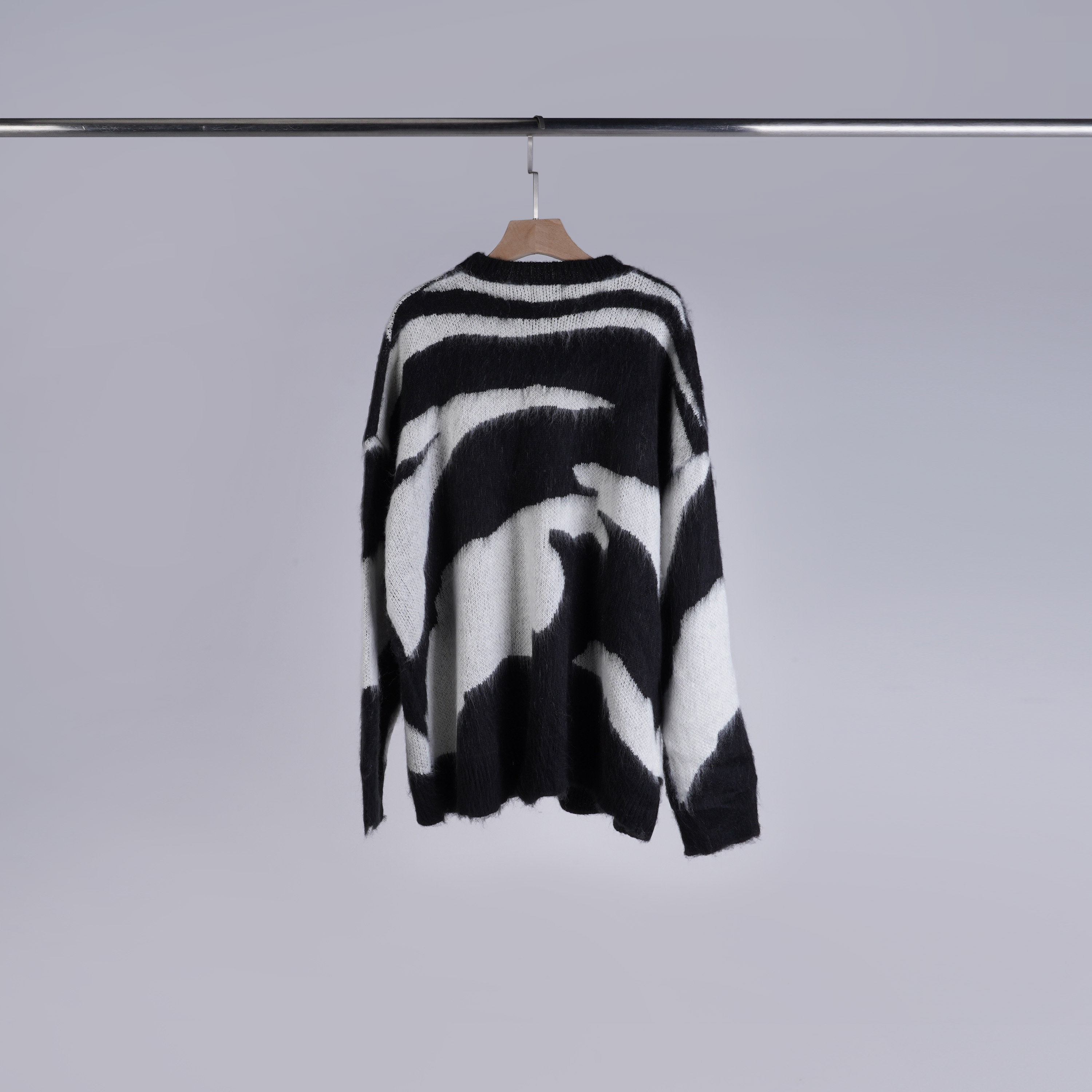 不規則撞色毛毛針織上衣 | M-L | OREO黑