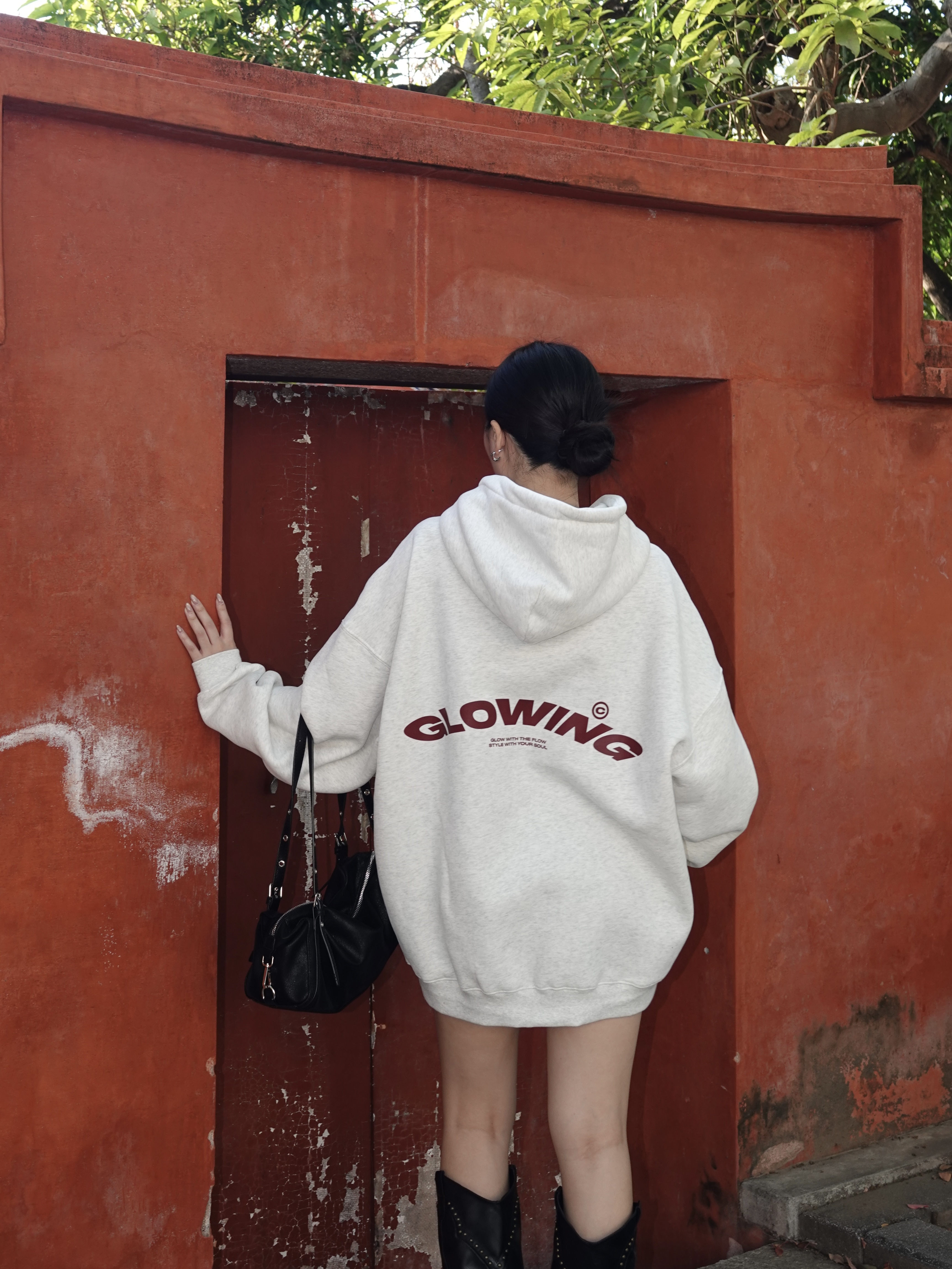 𝐆𝐋𝐎𝐖𝐈𝐍𝐆 / Mist Hoodie品牌厚磅刷毛帽踢(Oat White)