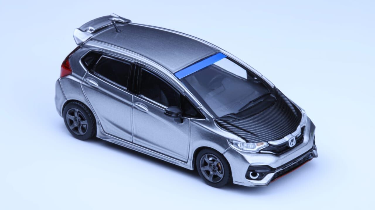 PO-$140 * MICRO GARAGE * 1:64 HONDA FIT GK5 RS SILVER (碳纖維花紋頭冚)