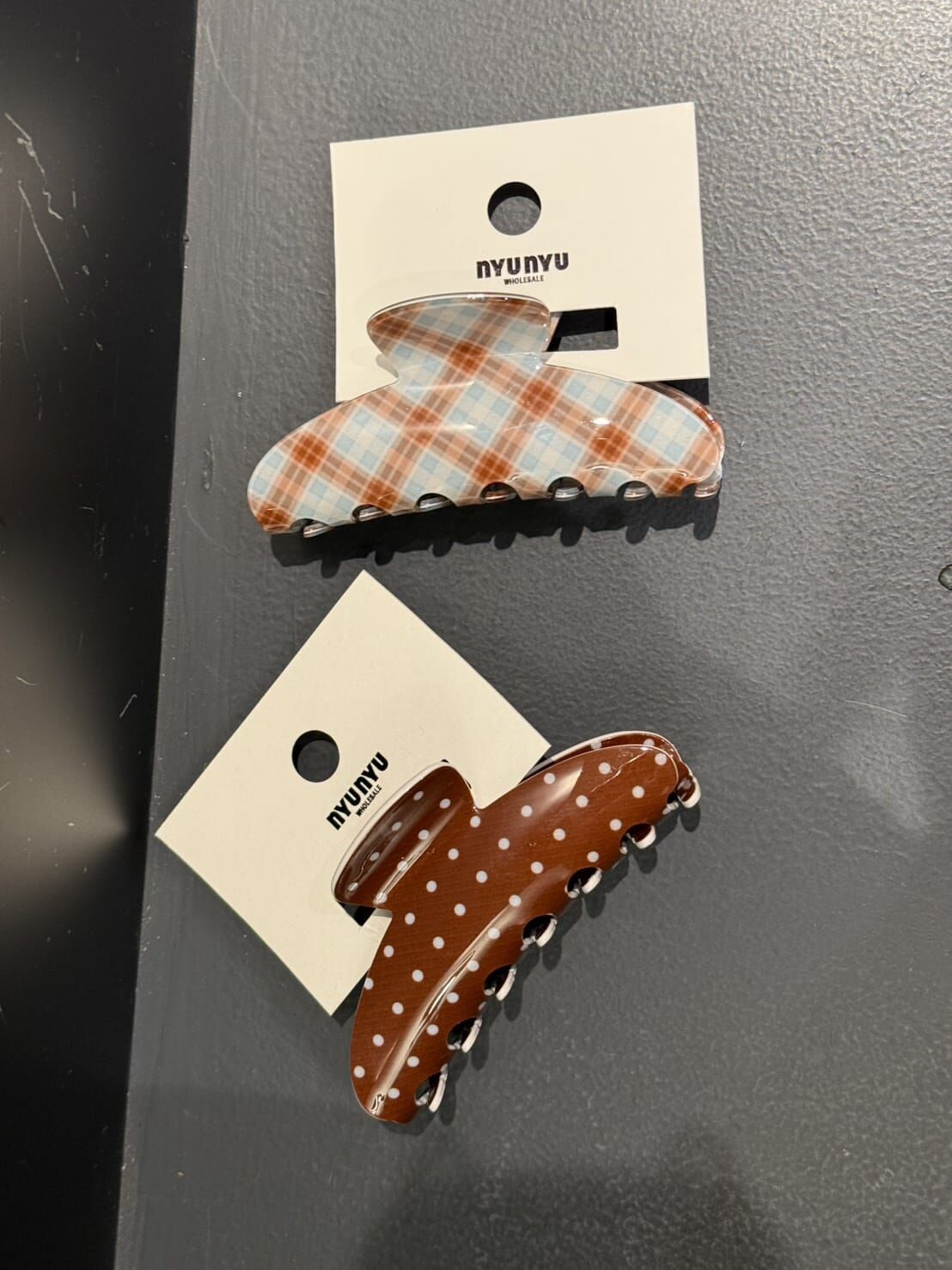 NU5568 點點格紋鯊魚夾 *特價* (充值購物金不適用)