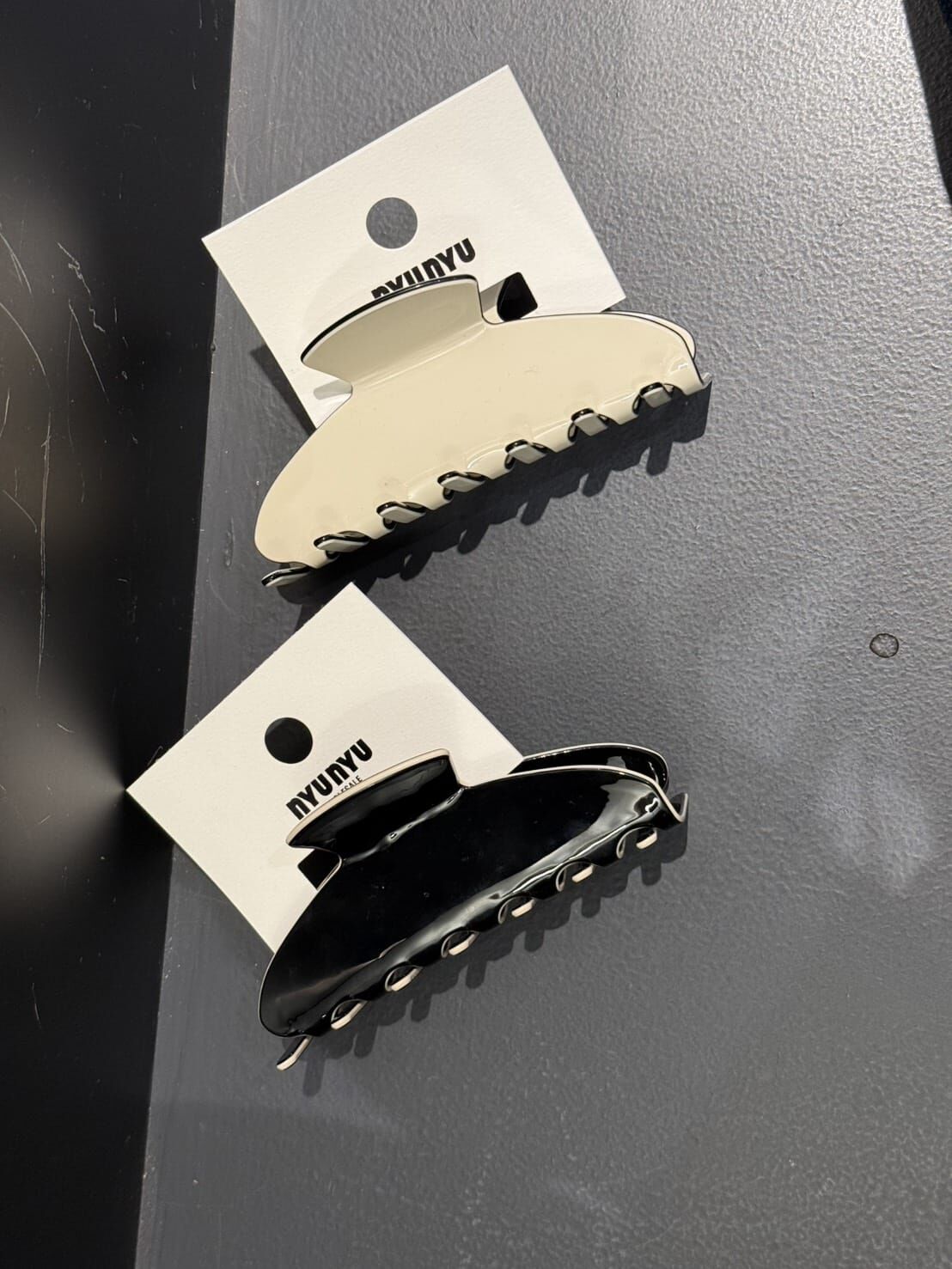 NU5567 小香拼邊鯊魚夾 *特價* (充值購物金不適用)