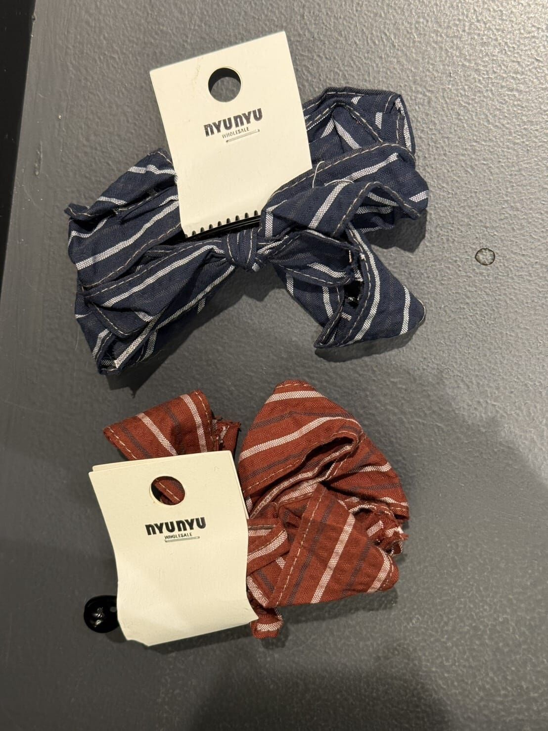 NU5585 直紋蝴蝶結香蕉夾 *特價* (充值購物金不適用)