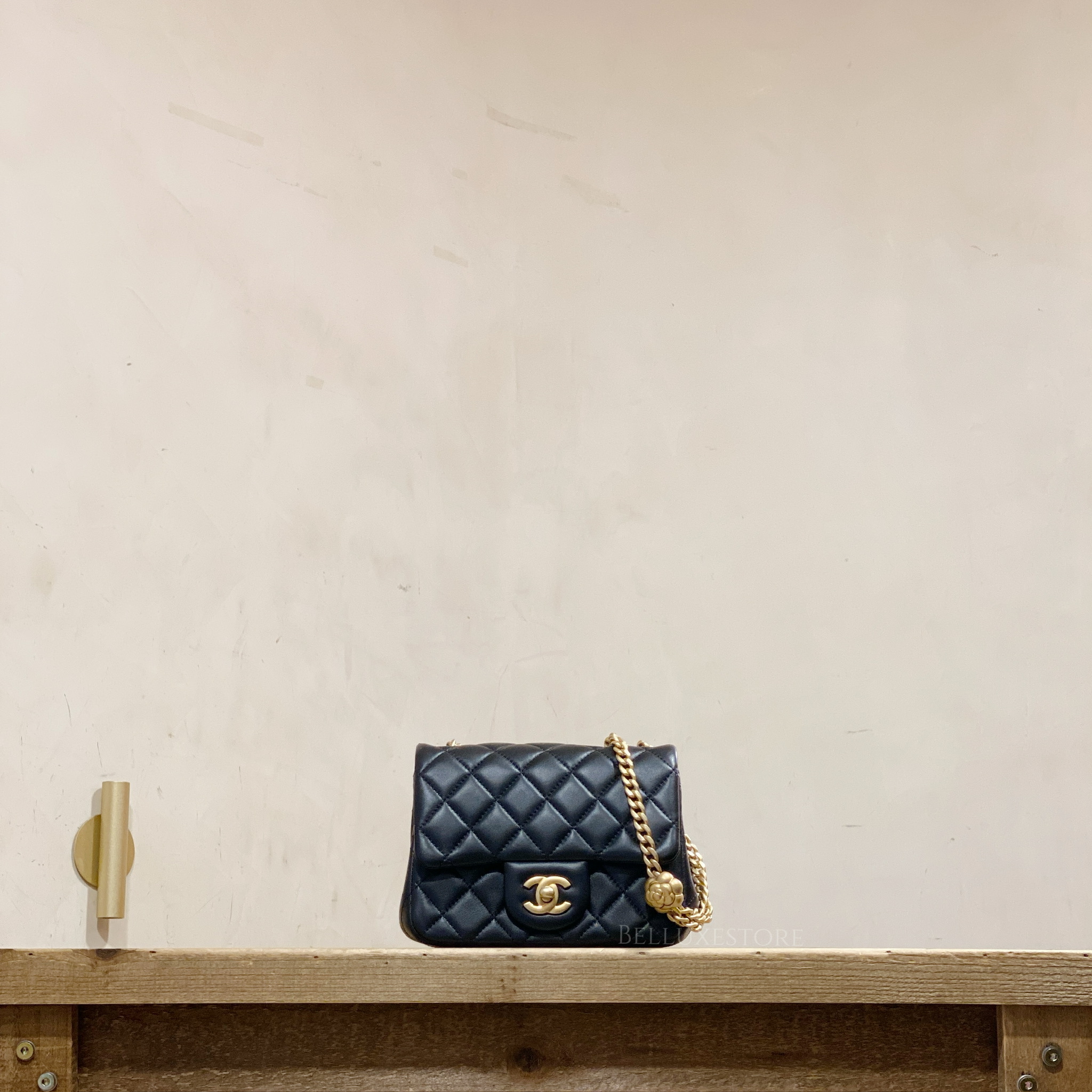 [Pre-owned] Chanel mini squ camellia chain lambskin ...