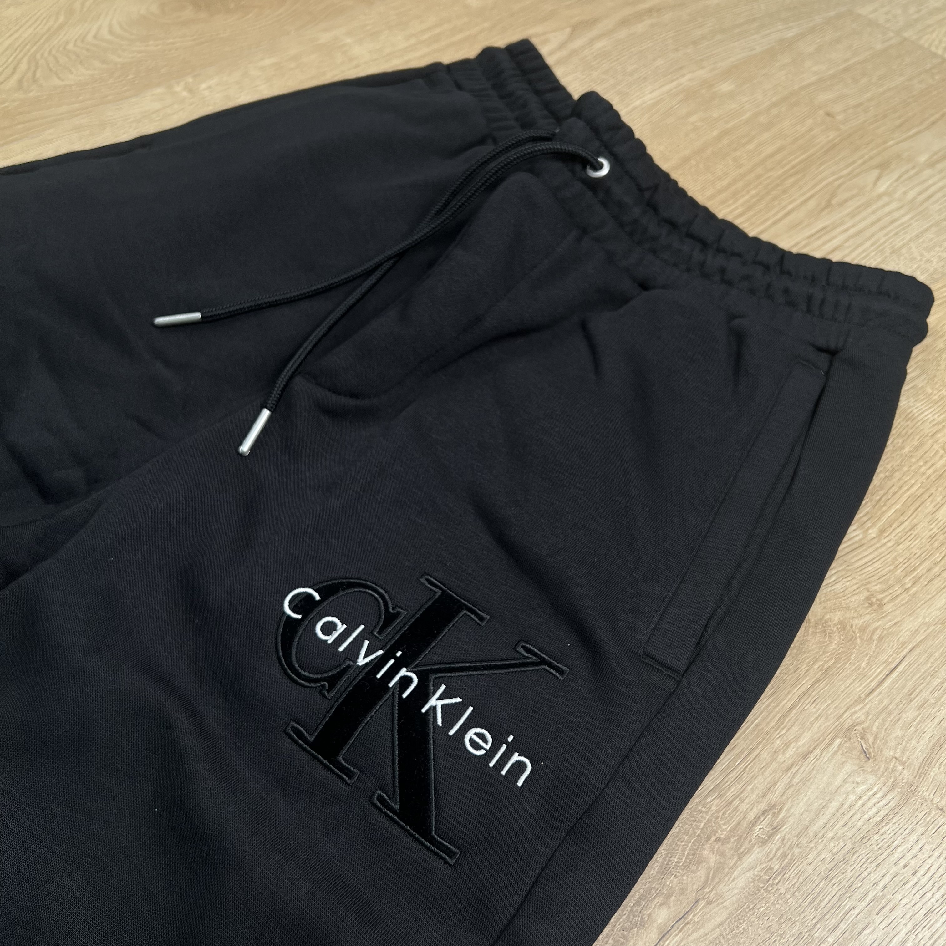 Calvin Klein 植絨LOGO棉長褲-奶油/黑