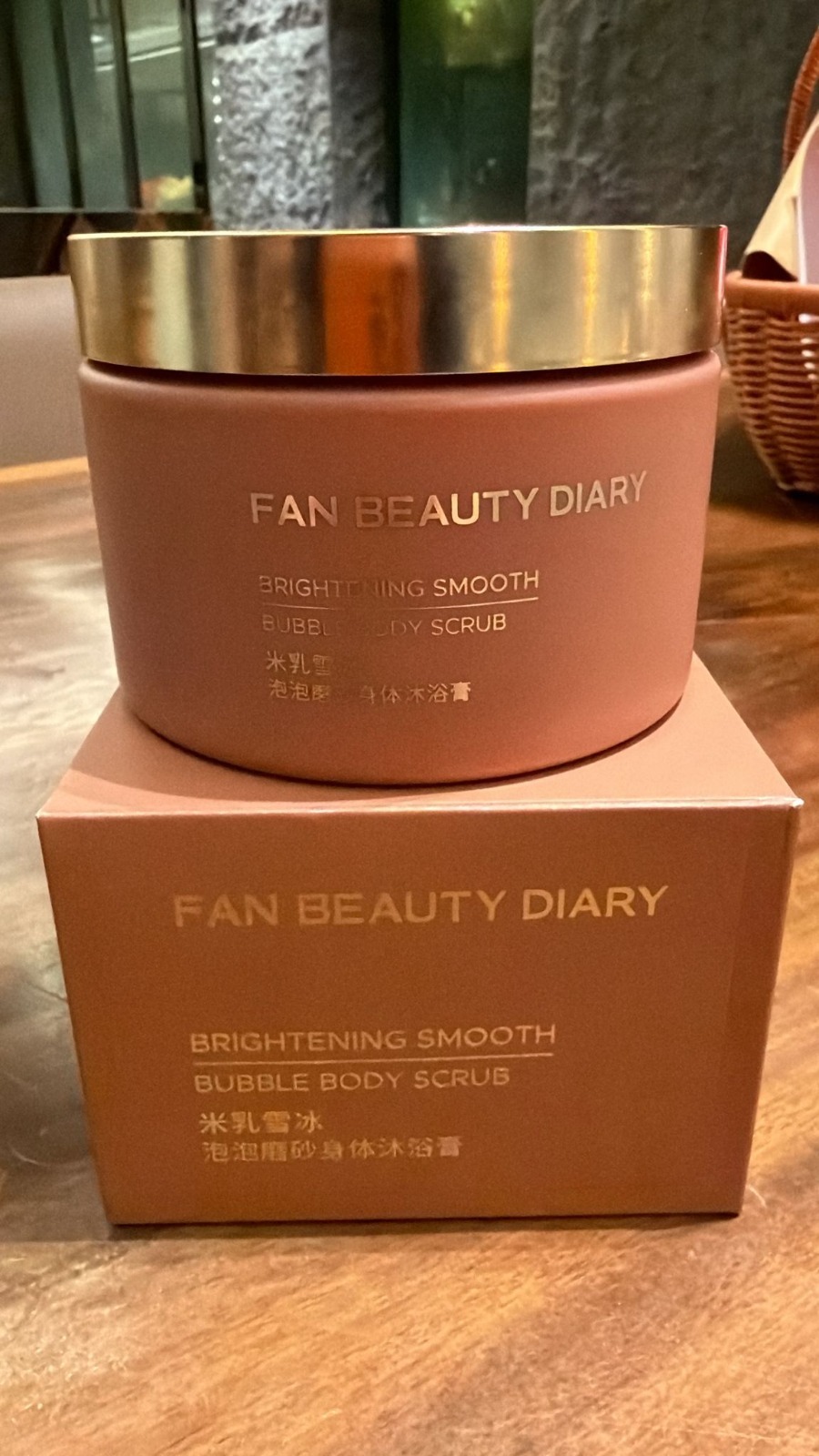 (1) FAN BEAUTY BRIGHTENING SMOOTH BODY SCRUB