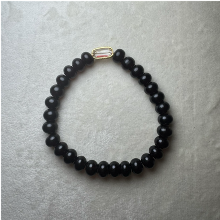 VF017 撫順龍滴血設計款手串8m