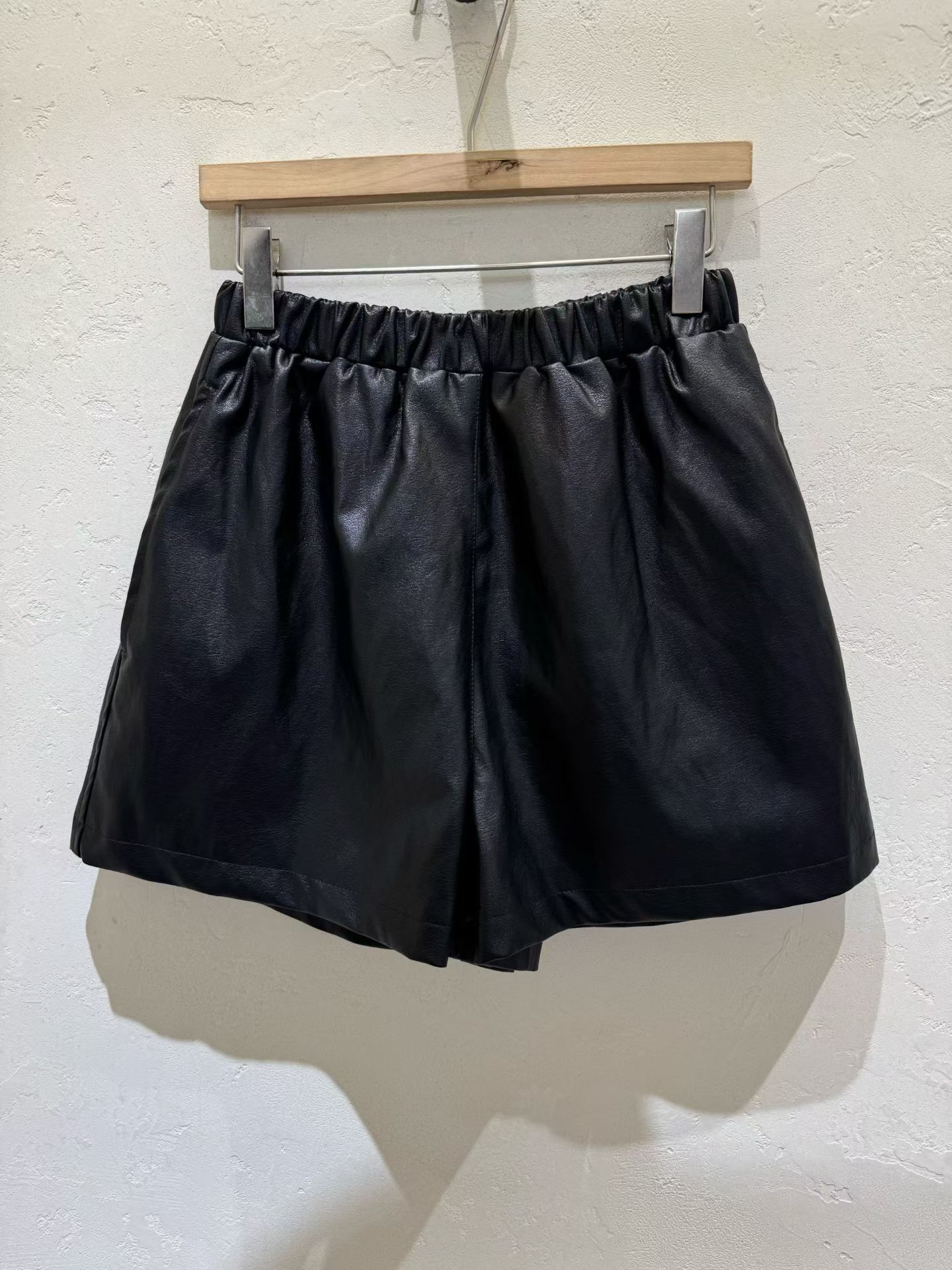 WJ5527 仿皮短褲 *特價* (充值購物金不適用)