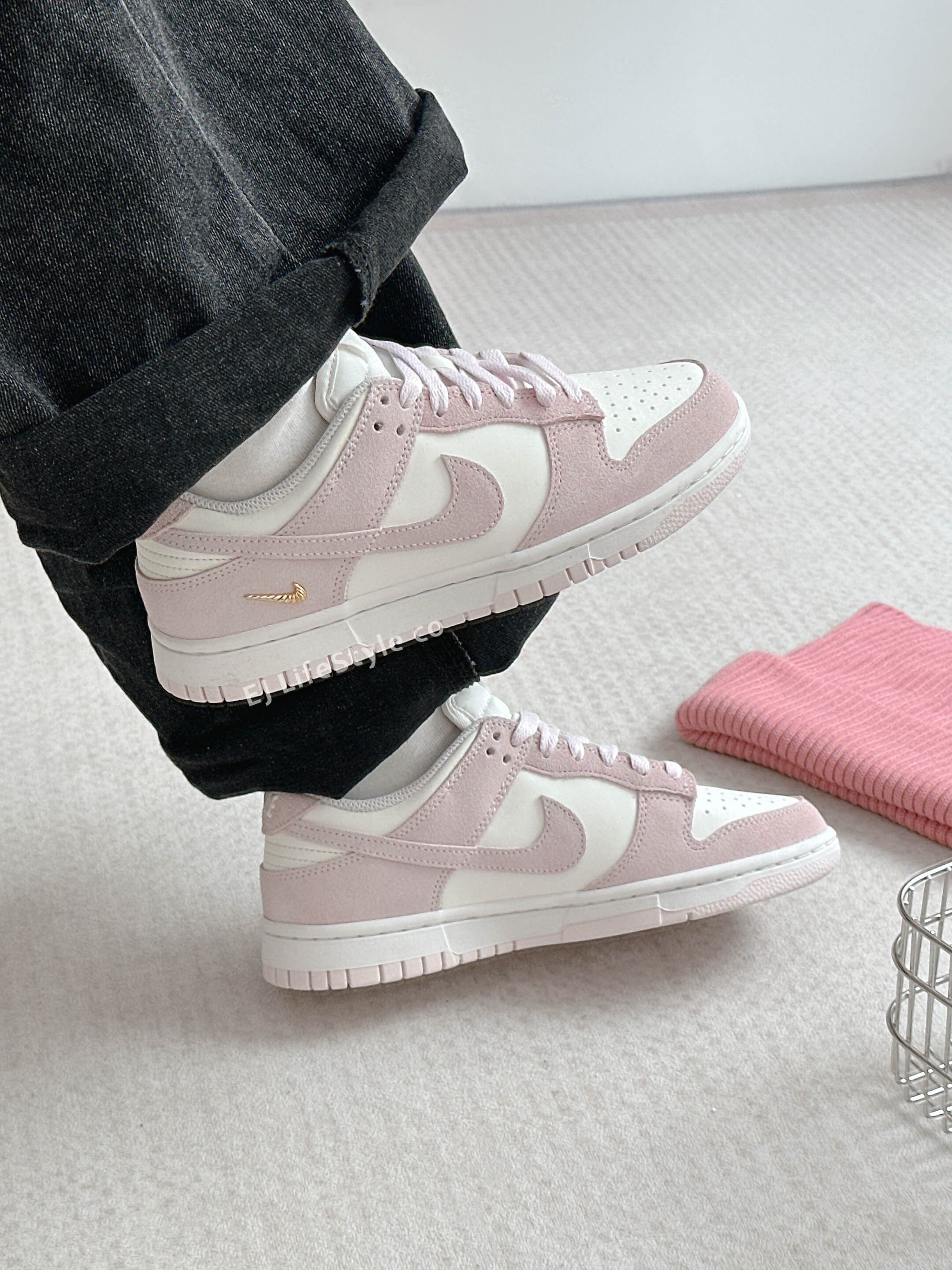 NIKE DUNK LOW 櫻花粉紫 淡粉 白色 金屬小勾 螺旋勾 麂皮 皮革女鞋 IO4244-100 / 現貨