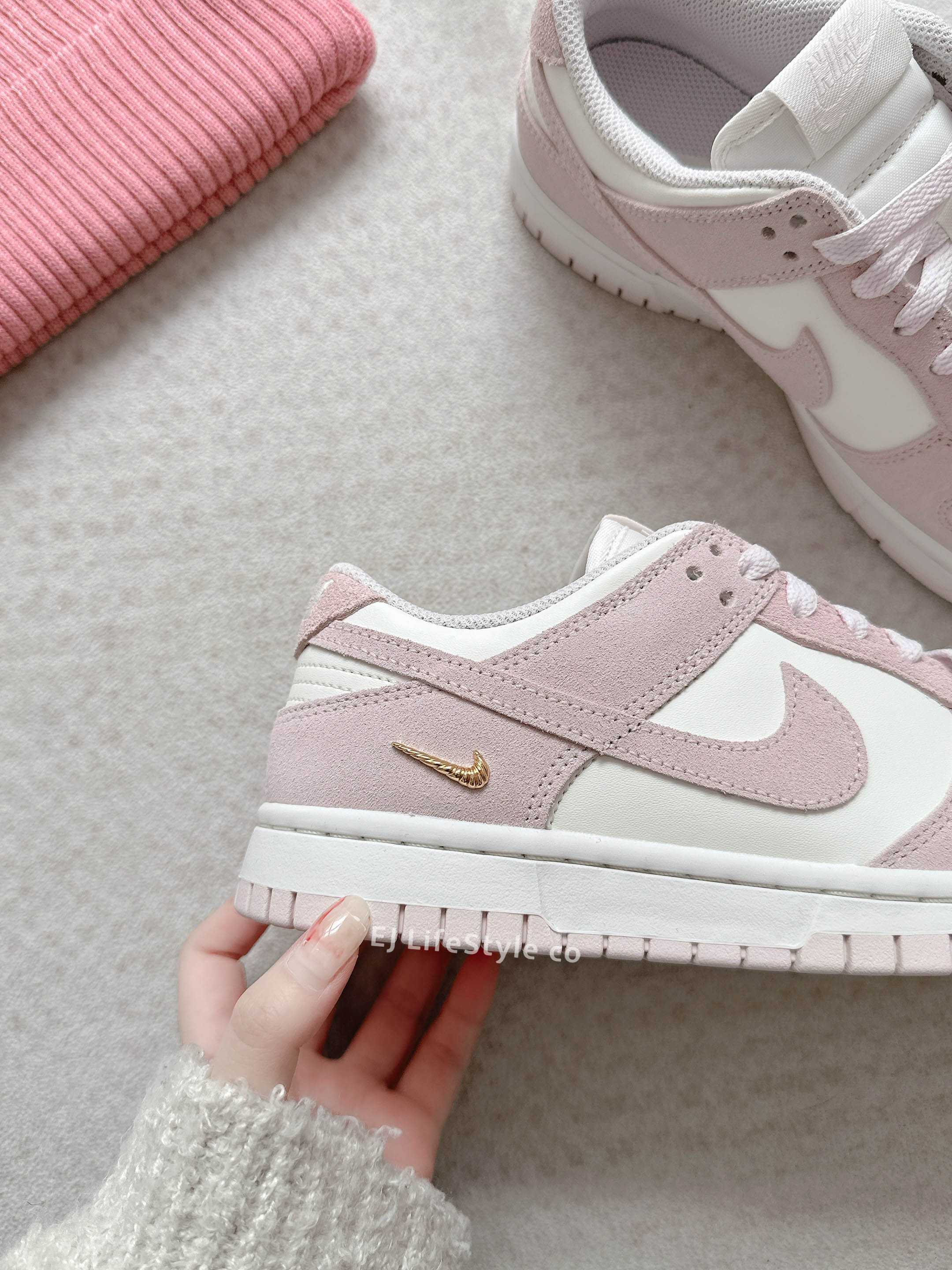 NIKE DUNK LOW 櫻花粉紫 淡粉 白色 金屬小勾 螺旋勾 麂皮 皮革女鞋 IO4244-100 / 現貨