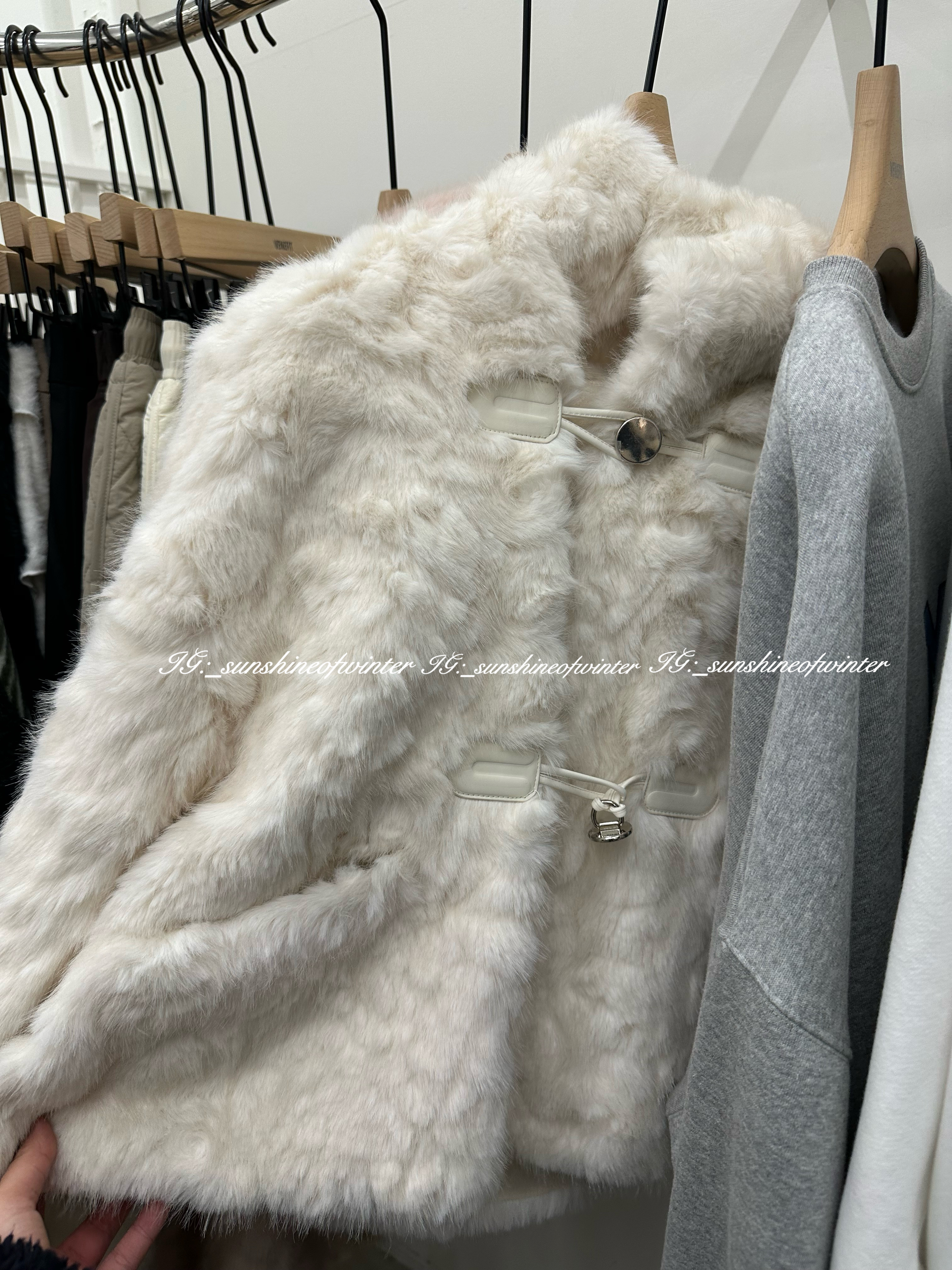 🇰🇷Signal Faux Fur Coat 韓國服飾 牛角設計銀扣仿兔毛外套