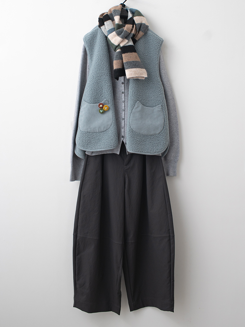 條絨背心排釦半高領針織上衣蘿蔔繭型褲組合